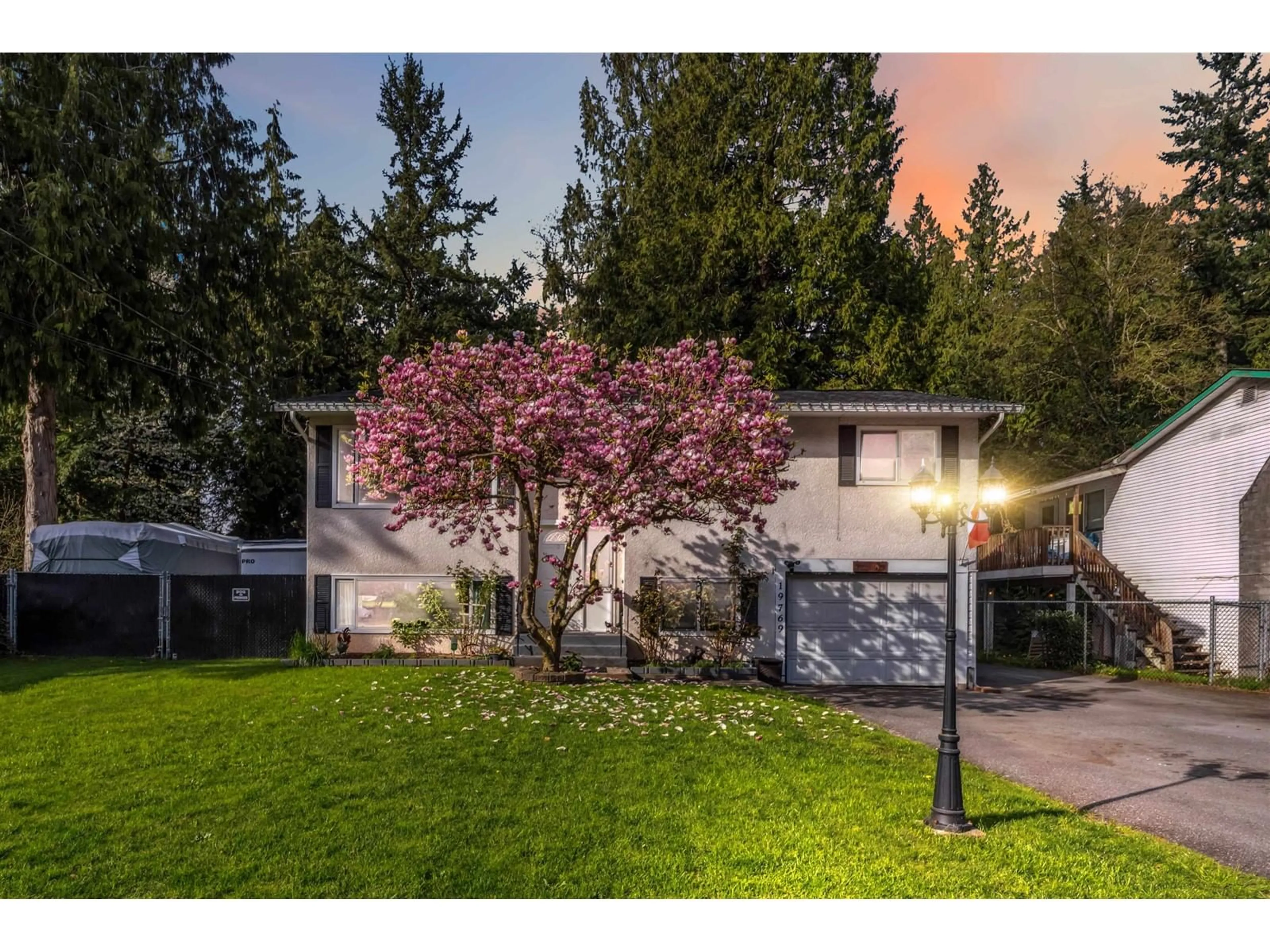 A pic from outside/outdoor area/front of a property/back of a property/a pic from drone, street for 19769 38A, Langley British Columbia V3A4W7