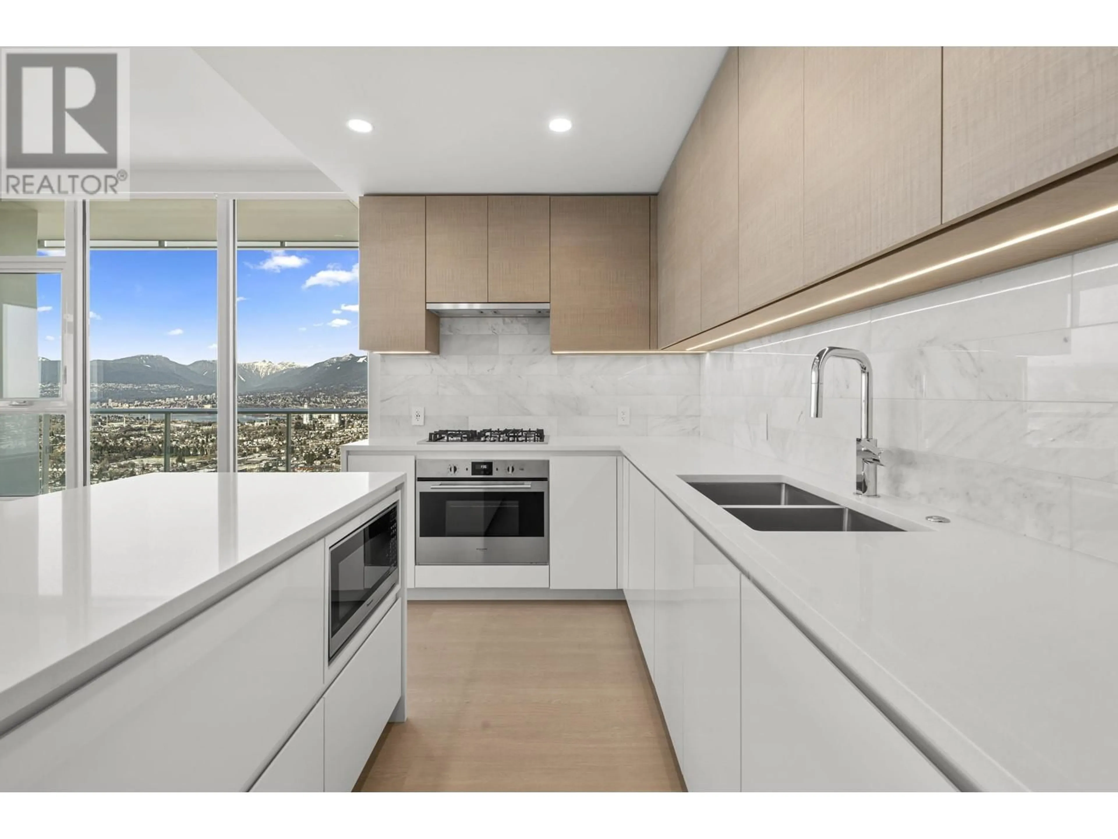 Standard kitchen, unknown for 5110 - 2108 GILMORE AVENUE, Burnaby British Columbia V5C0N8