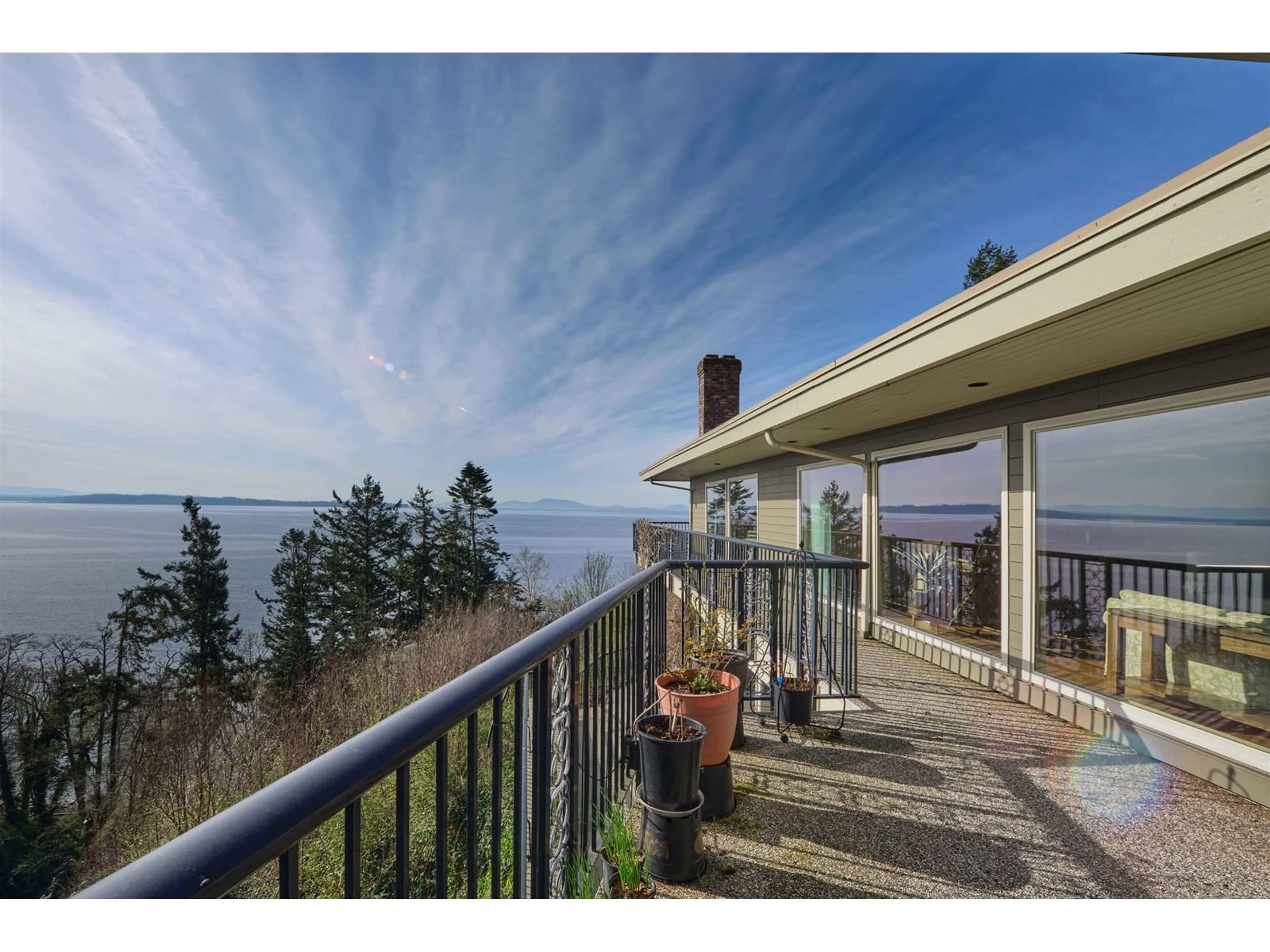 Patio, water/lake/river/ocean view for 13026 13, Surrey British Columbia V4A1B8