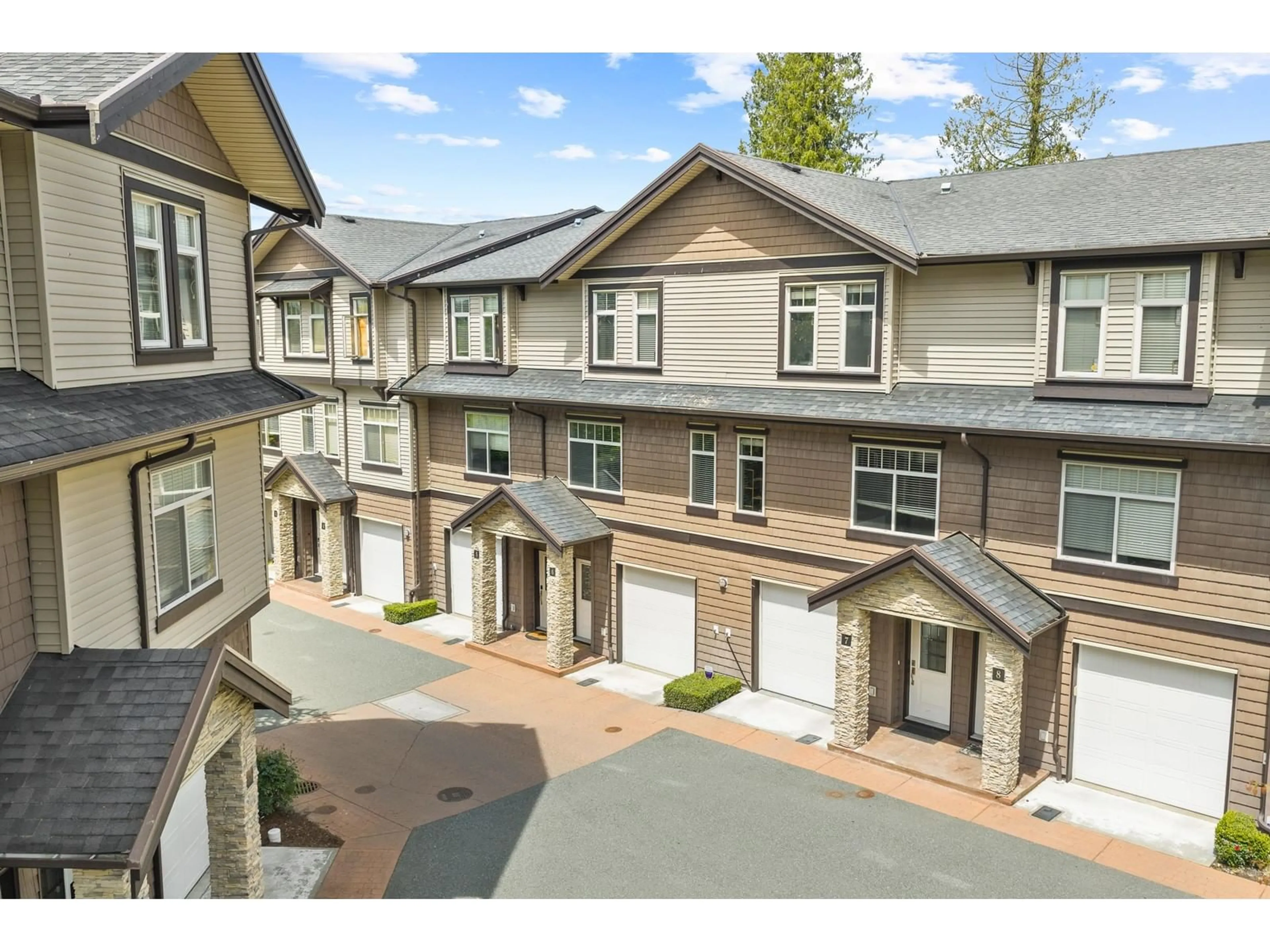 A pic from outside/outdoor area/front of a property/back of a property/a pic from drone, street for 6 - 2950 LEFEUVRE, Abbotsford British Columbia V4X0B2