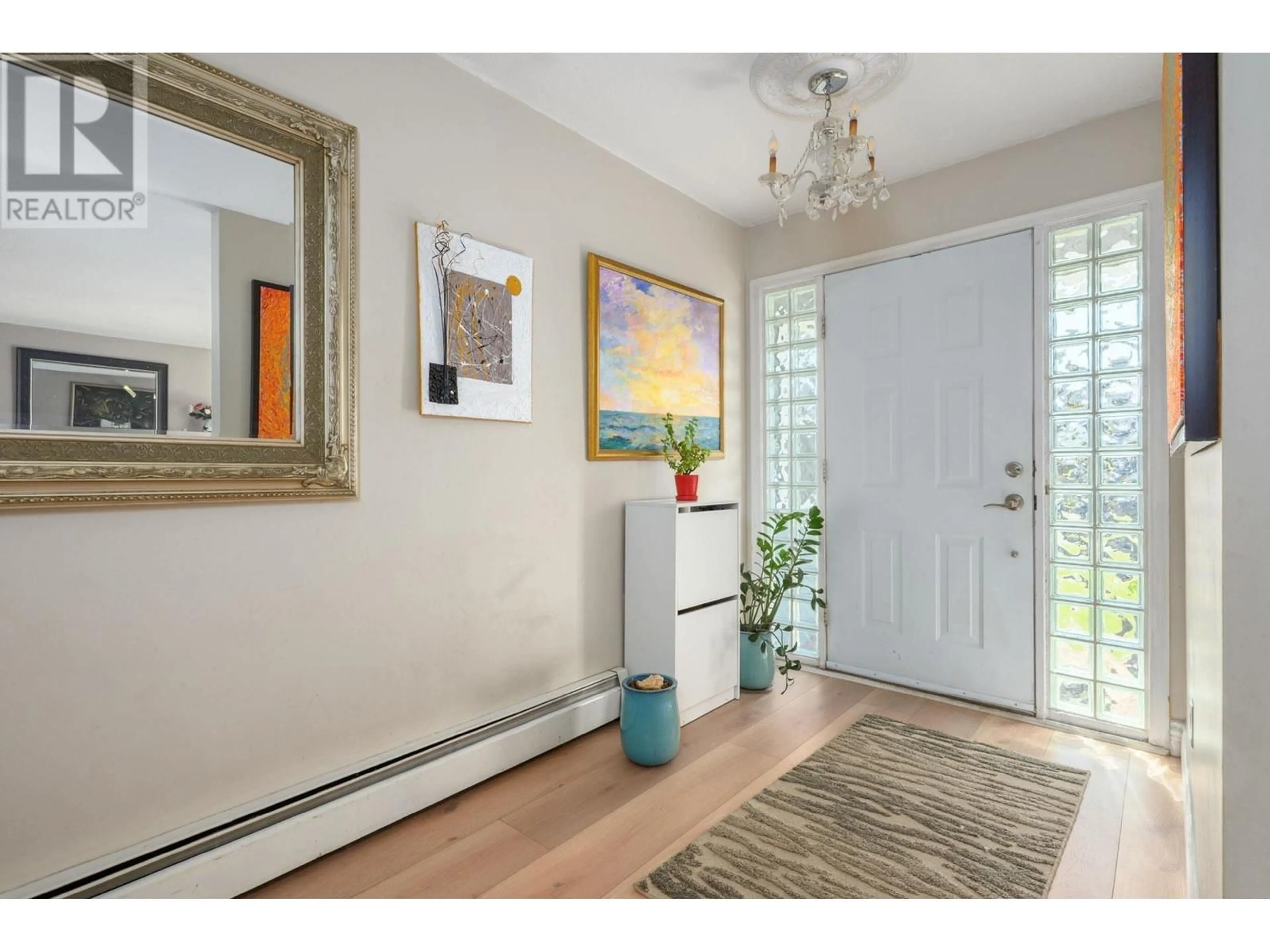 Indoor entryway for 6571 DAKOTA DRIVE, Richmond British Columbia V7C4X5