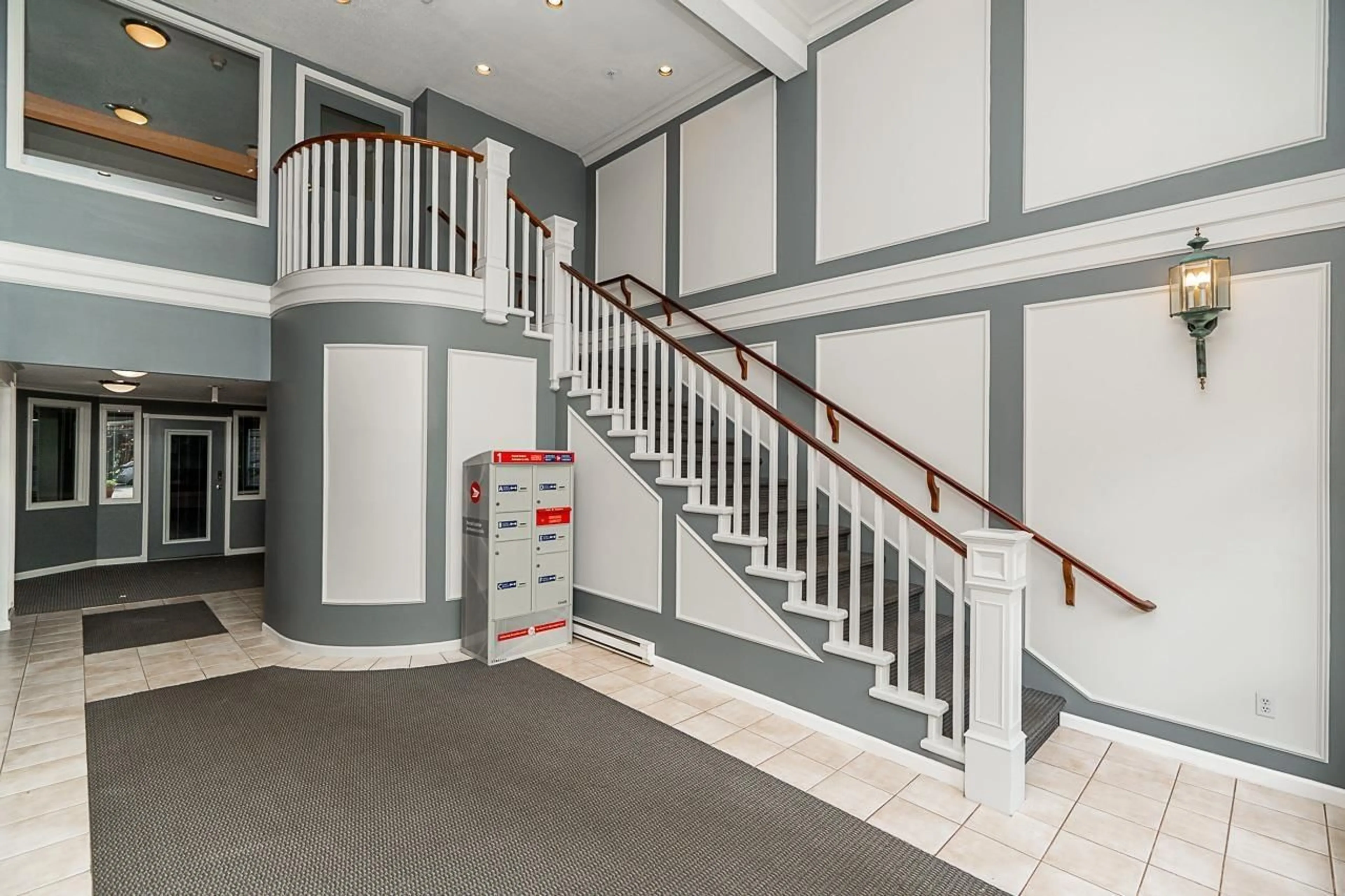 Indoor foyer for #212 - 8139 121A, Surrey British Columbia V3Z0K8