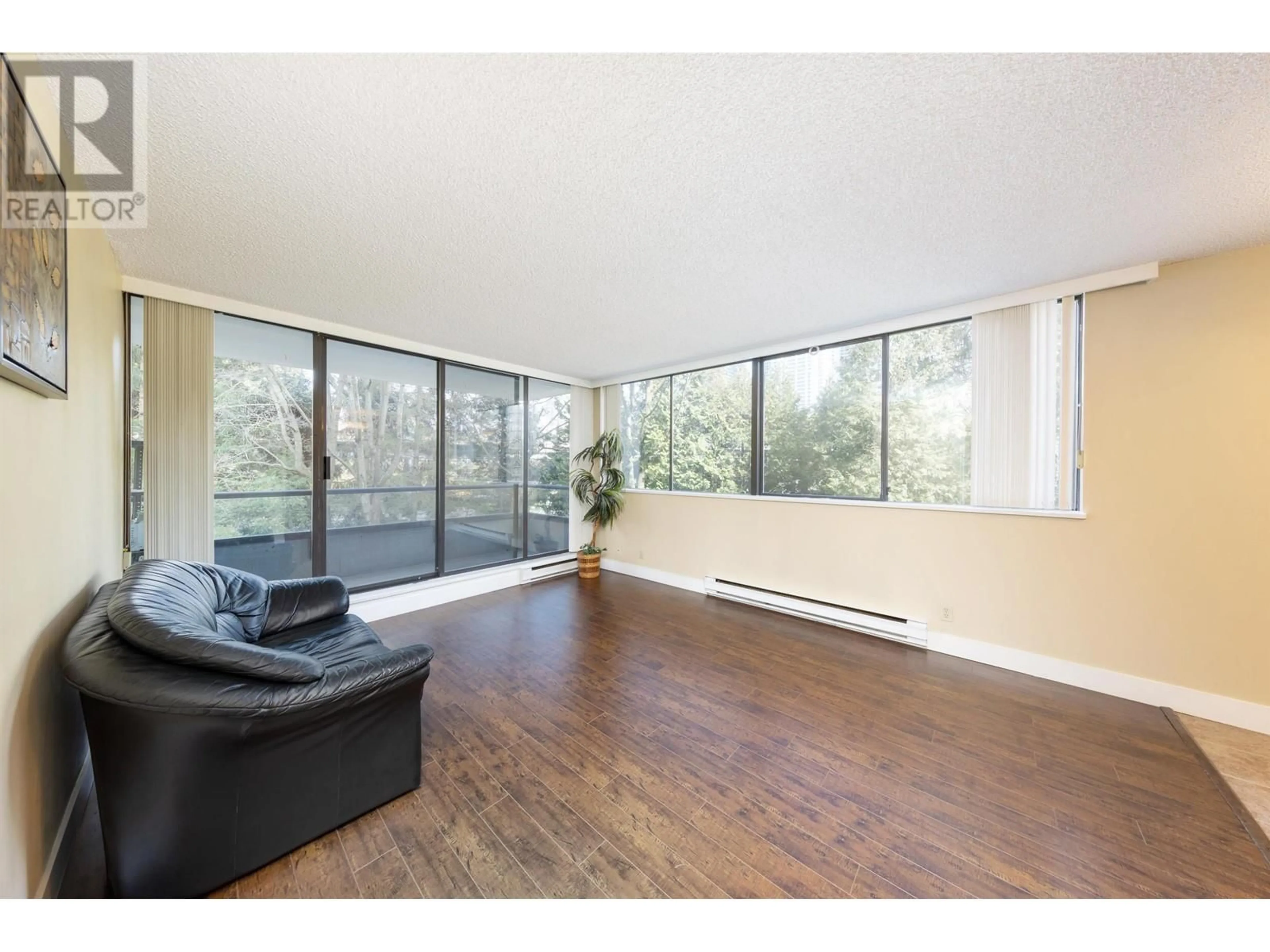 Unknown for 204 - 9521 CARDSTON COURT, Burnaby British Columbia V3N4R8