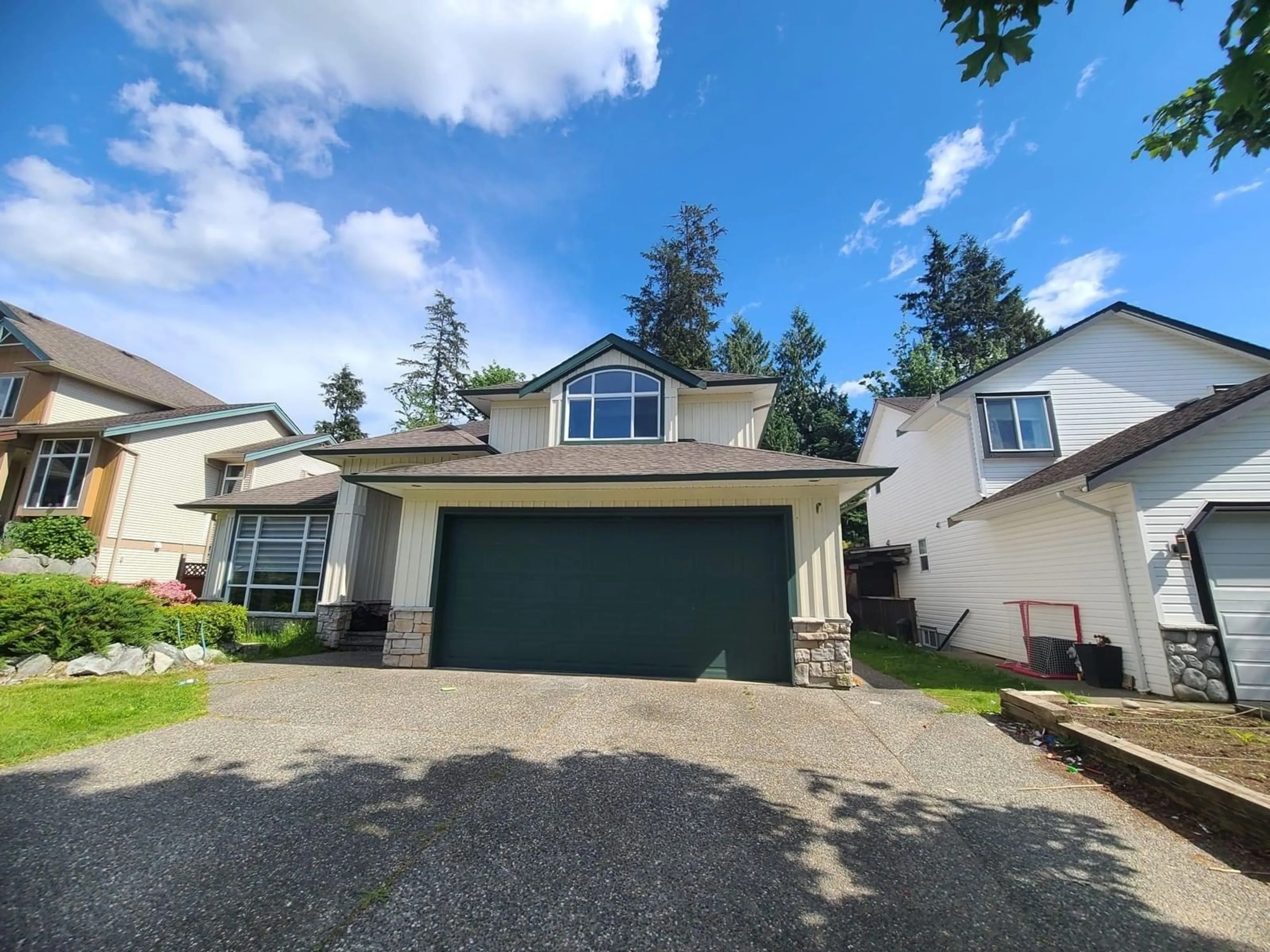 A pic from outside/outdoor area/front of a property/back of a property/a pic from drone, street for 8004 MELBURN, Mission British Columbia V2V7B6