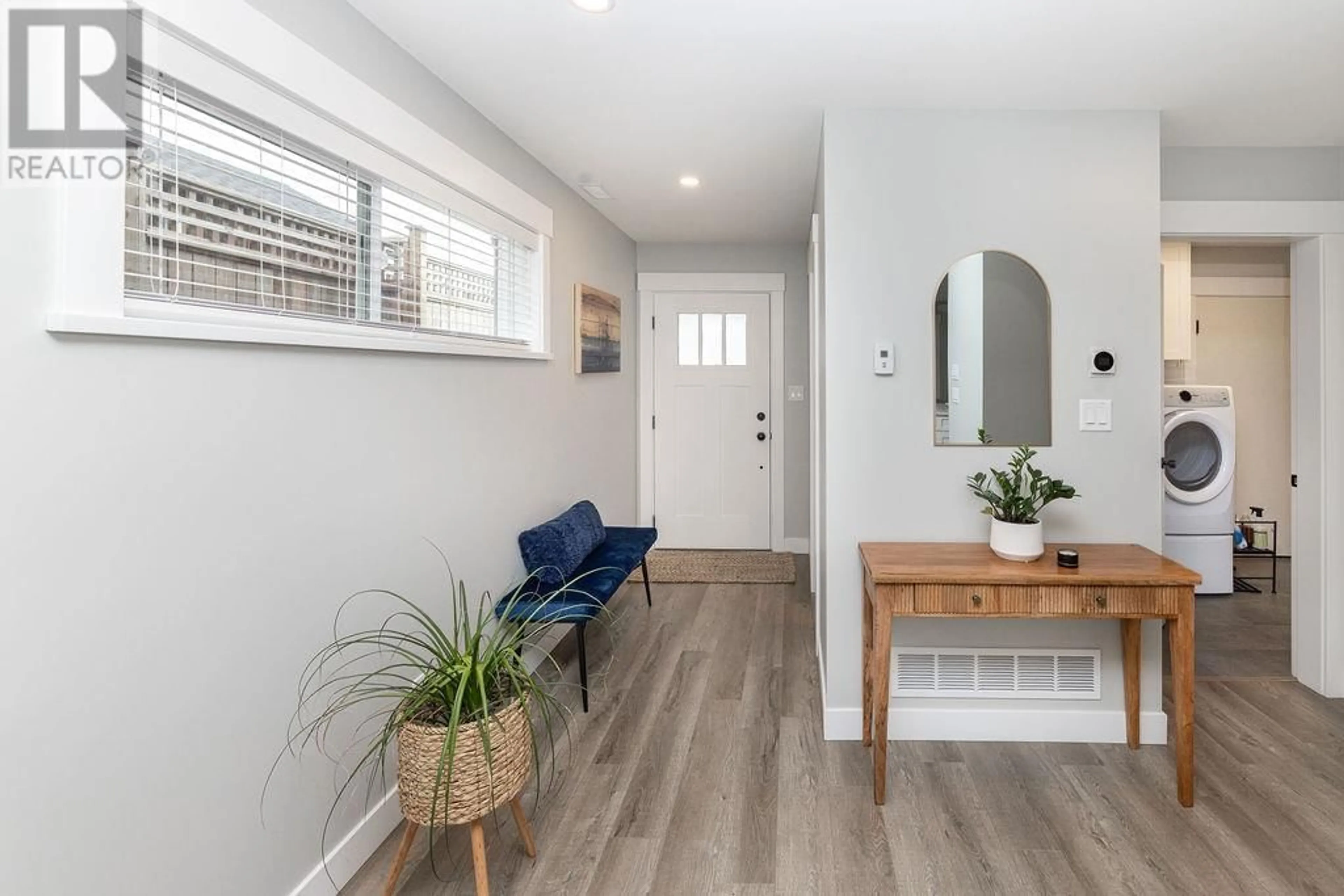 Indoor entryway for 1062 CELIA CRESCENT, Gibsons British Columbia V0N1V7