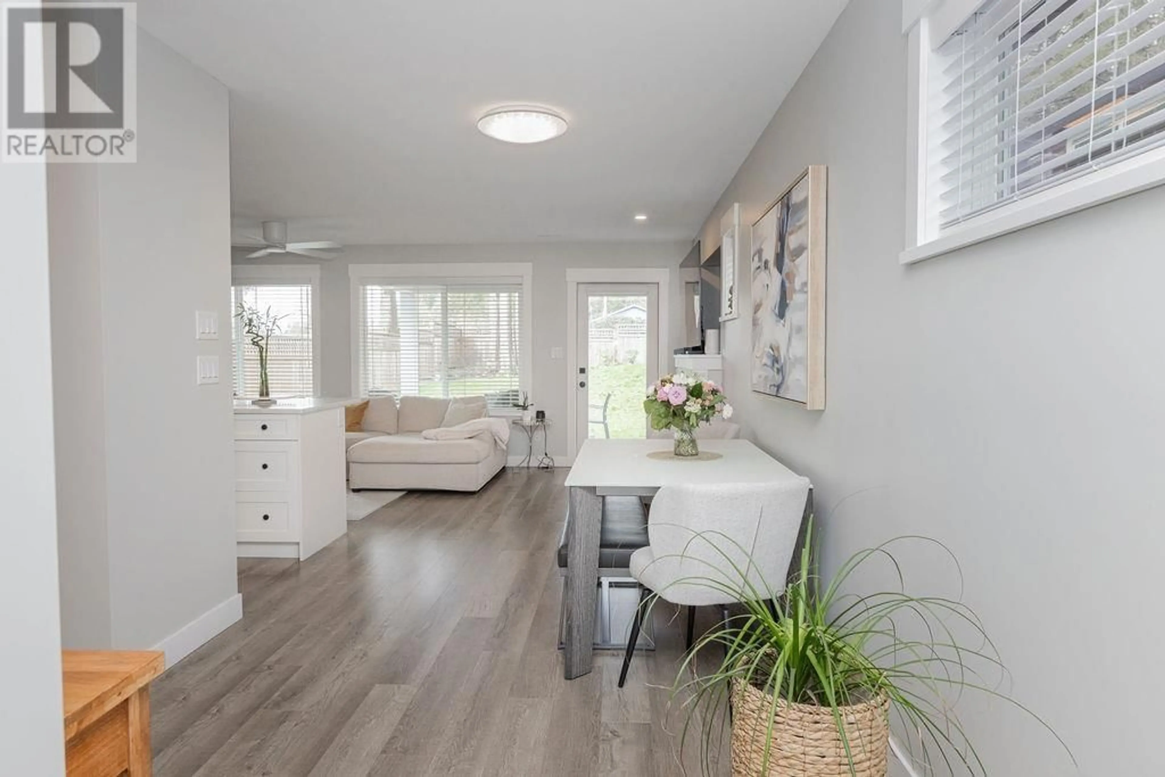 Indoor entryway for 1062 CELIA CRESCENT, Gibsons British Columbia V0N1V7