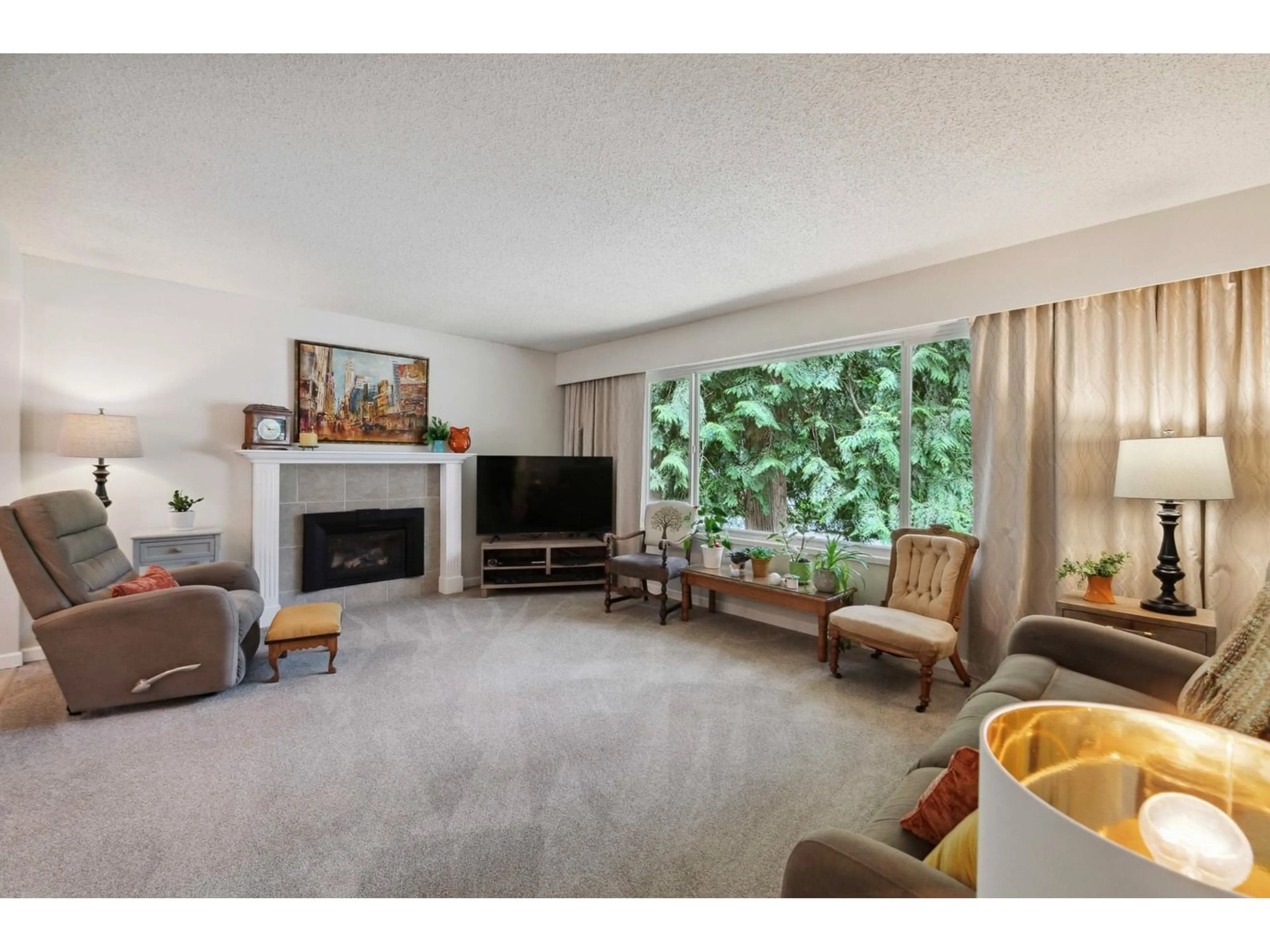 Living room with furniture, unknown for 4037 196A, Langley British Columbia V3A1A7