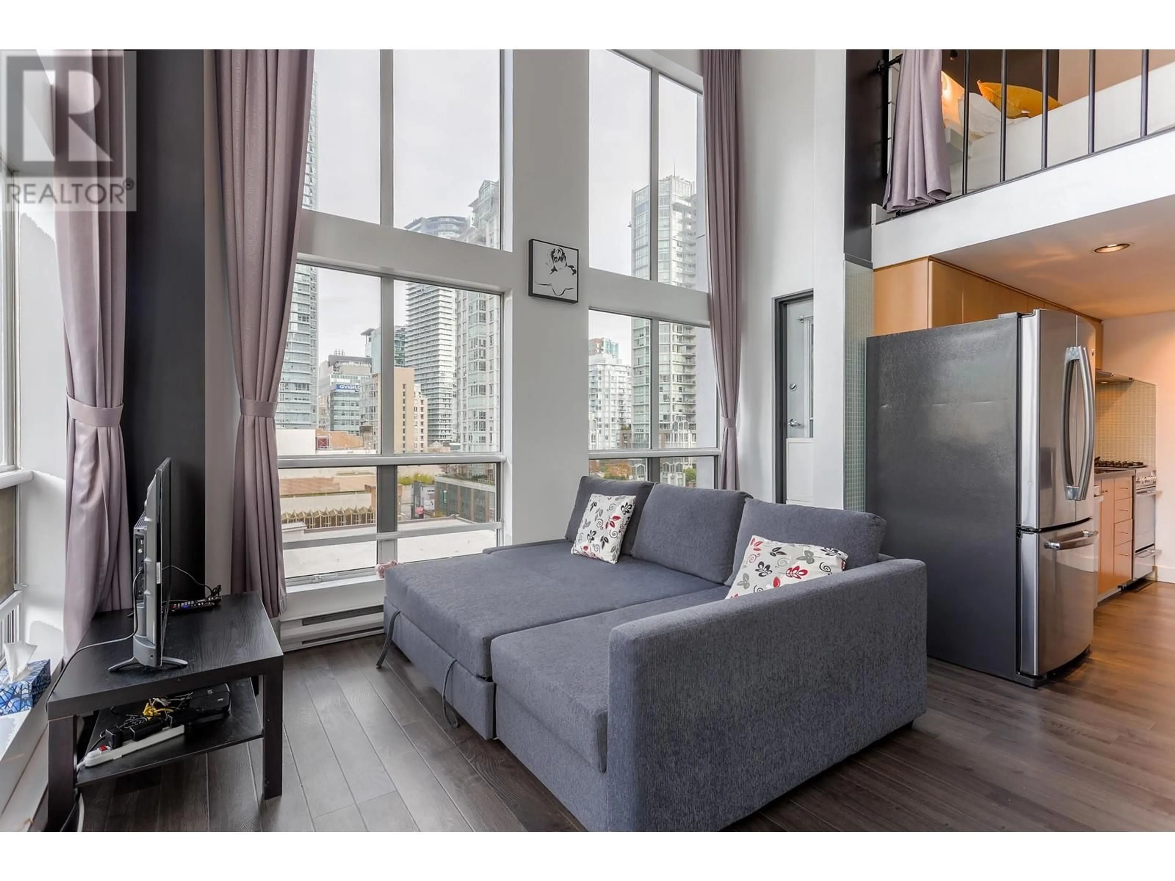 Living room with furniture, wood/laminate floor for 601 - 933 SEYMOUR STREET, Vancouver British Columbia V6B6L6