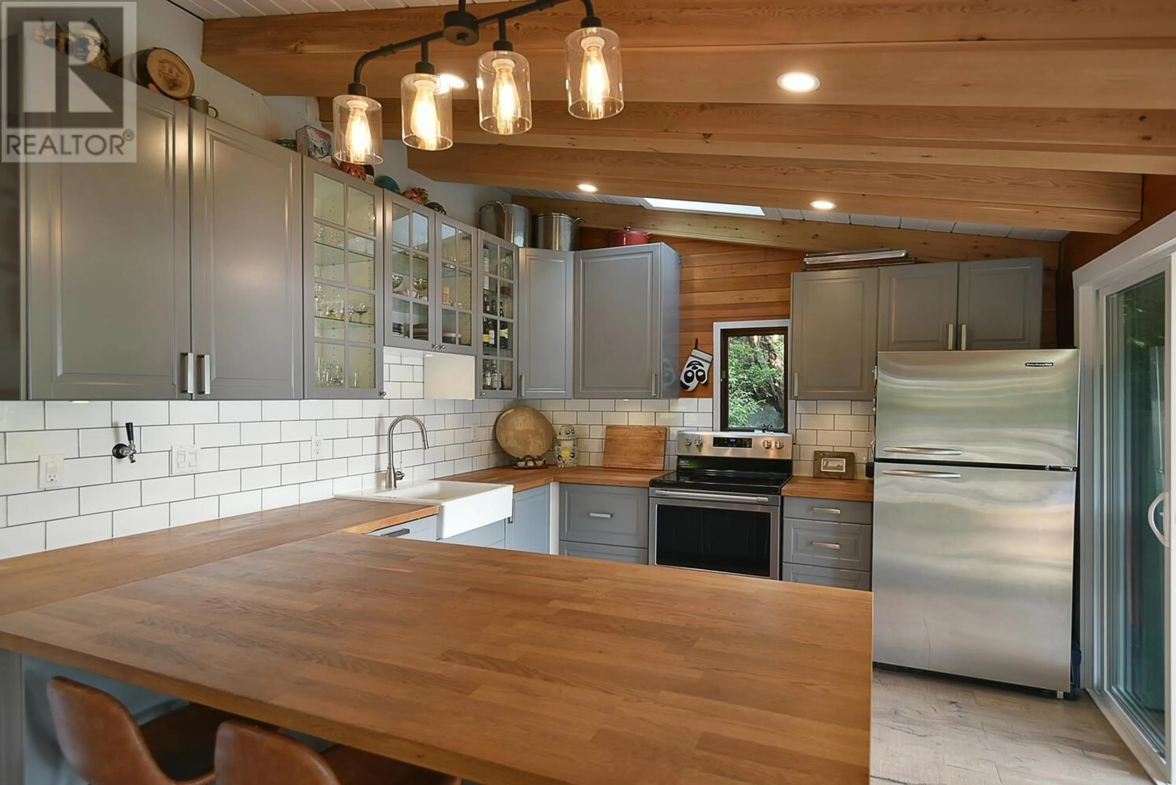 Open concept kitchen, unknown for 7563 SECHELT INLET ROAD, Sechelt British Columbia V7Z0C6