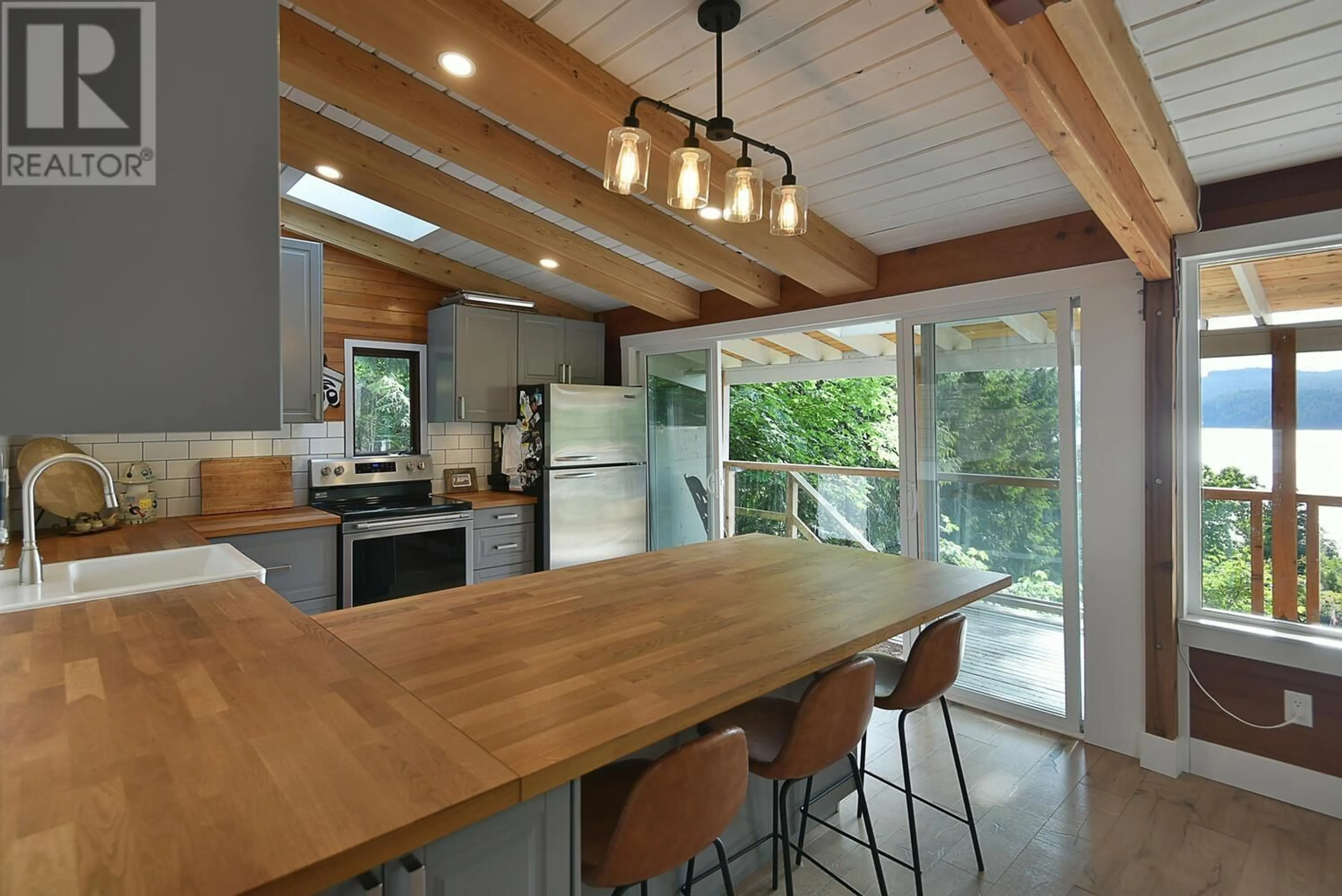 Open concept kitchen, unknown for 7563 SECHELT INLET ROAD, Sechelt British Columbia V7Z0C6
