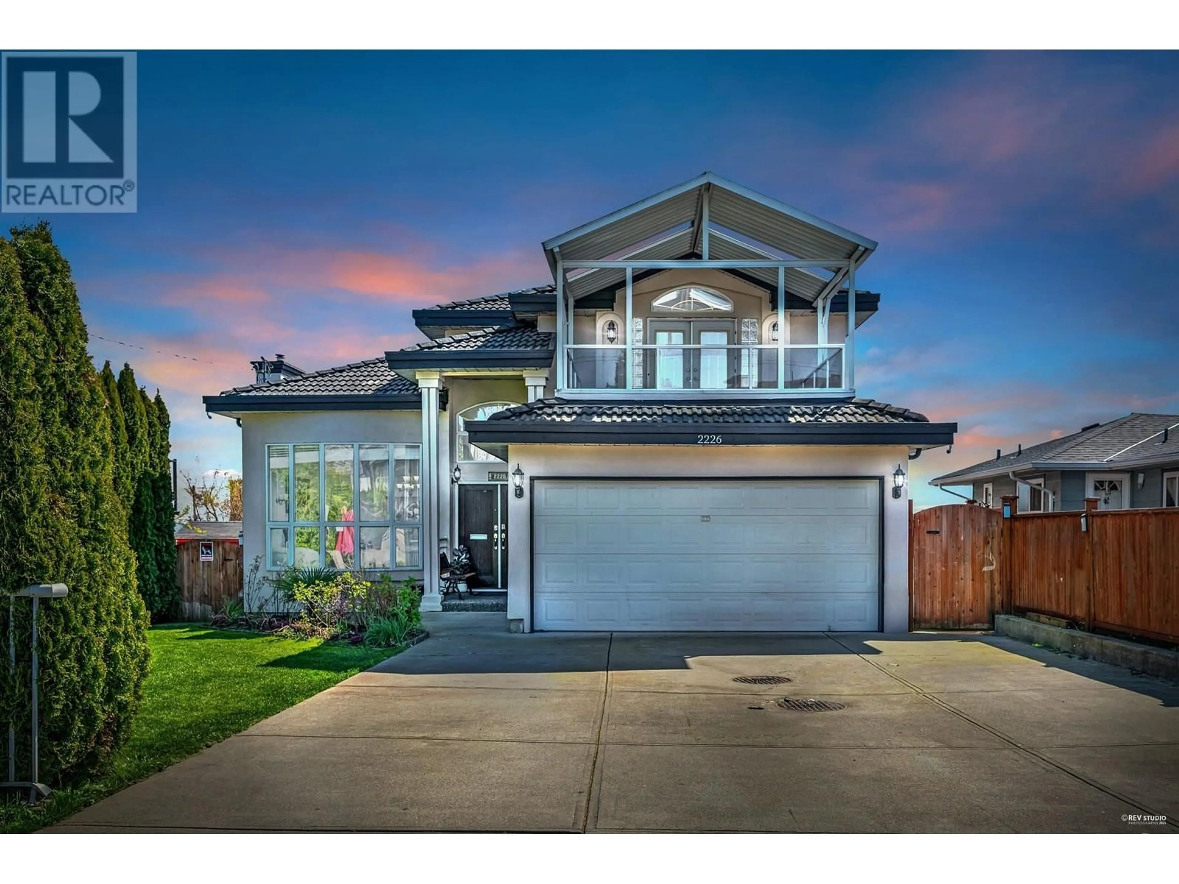 Home with vinyl exterior material, street for 2226 DUBLIN STREET, New Westminster British Columbia V3M3B1