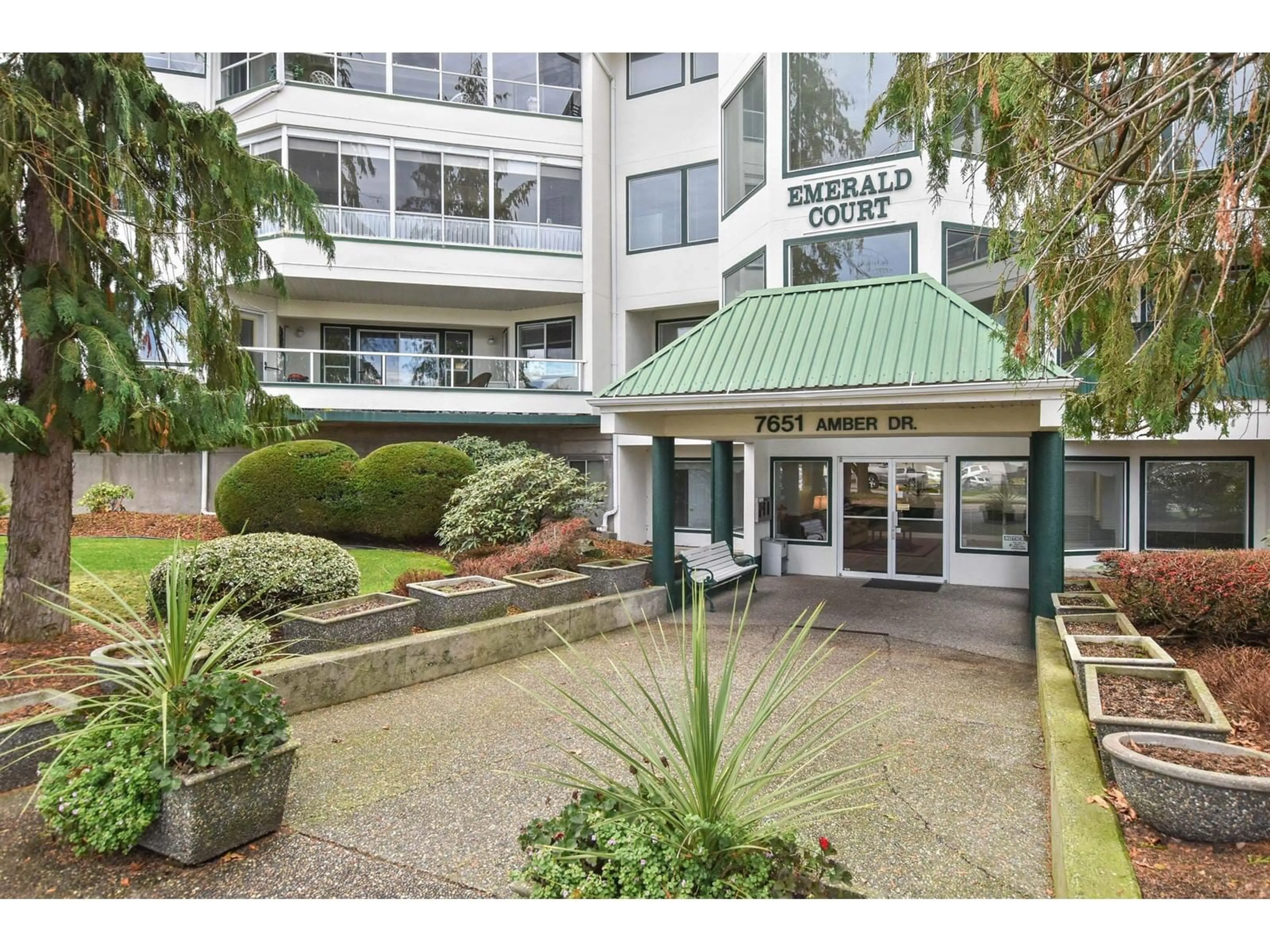 Indoor foyer for 110 - 7651 AMBER DRIVE, Chilliwack British Columbia V2R3J6