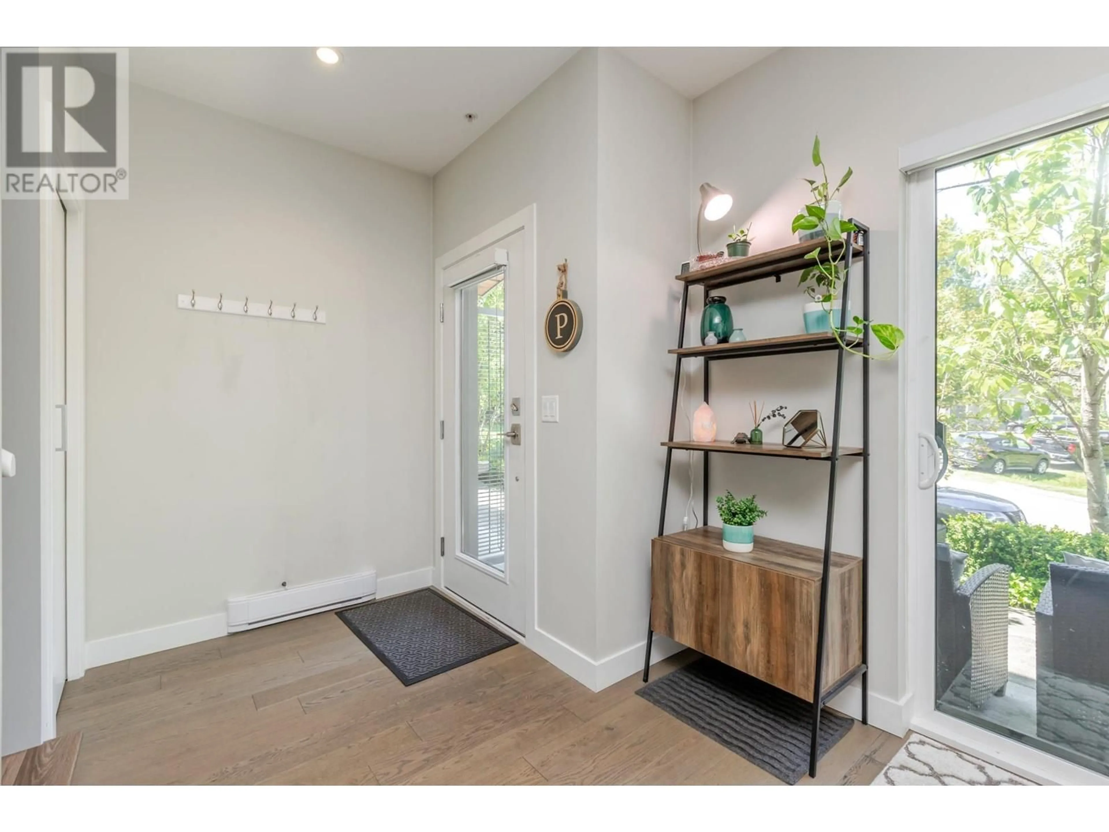 Indoor entryway for 102 - 1708 55A STREET, Delta British Columbia V4M0A9