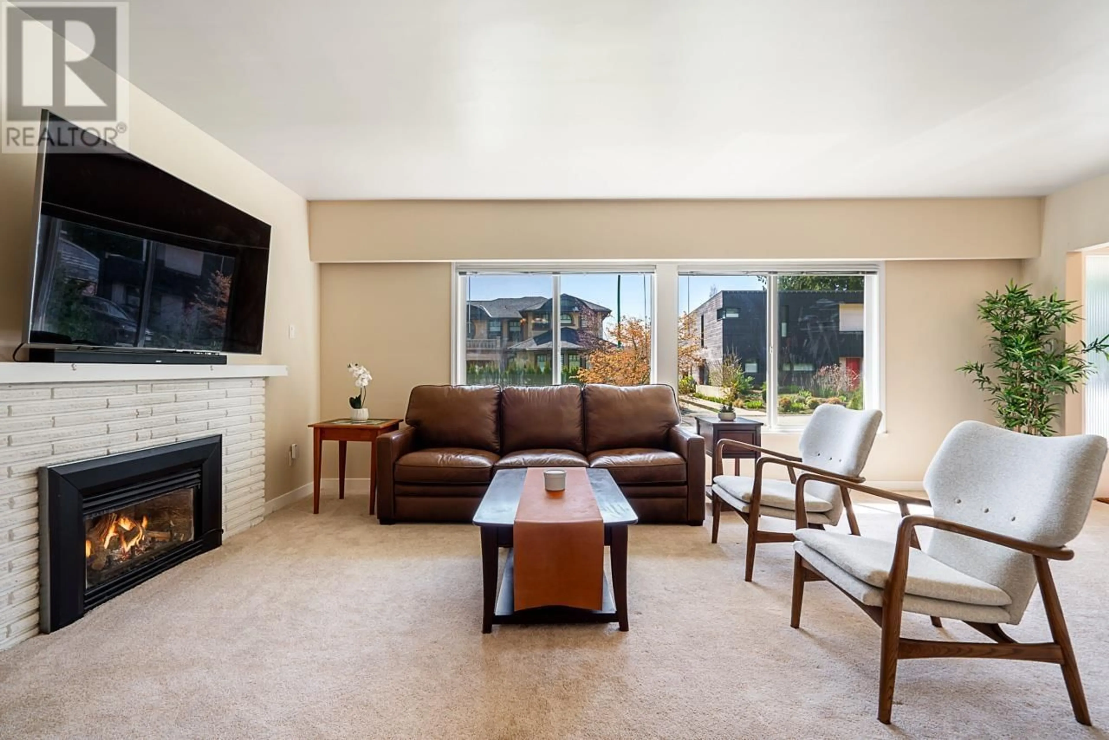 Living room with furniture, unknown for 2940 COLWOOD DRIVE, North Vancouver British Columbia V7R3M9