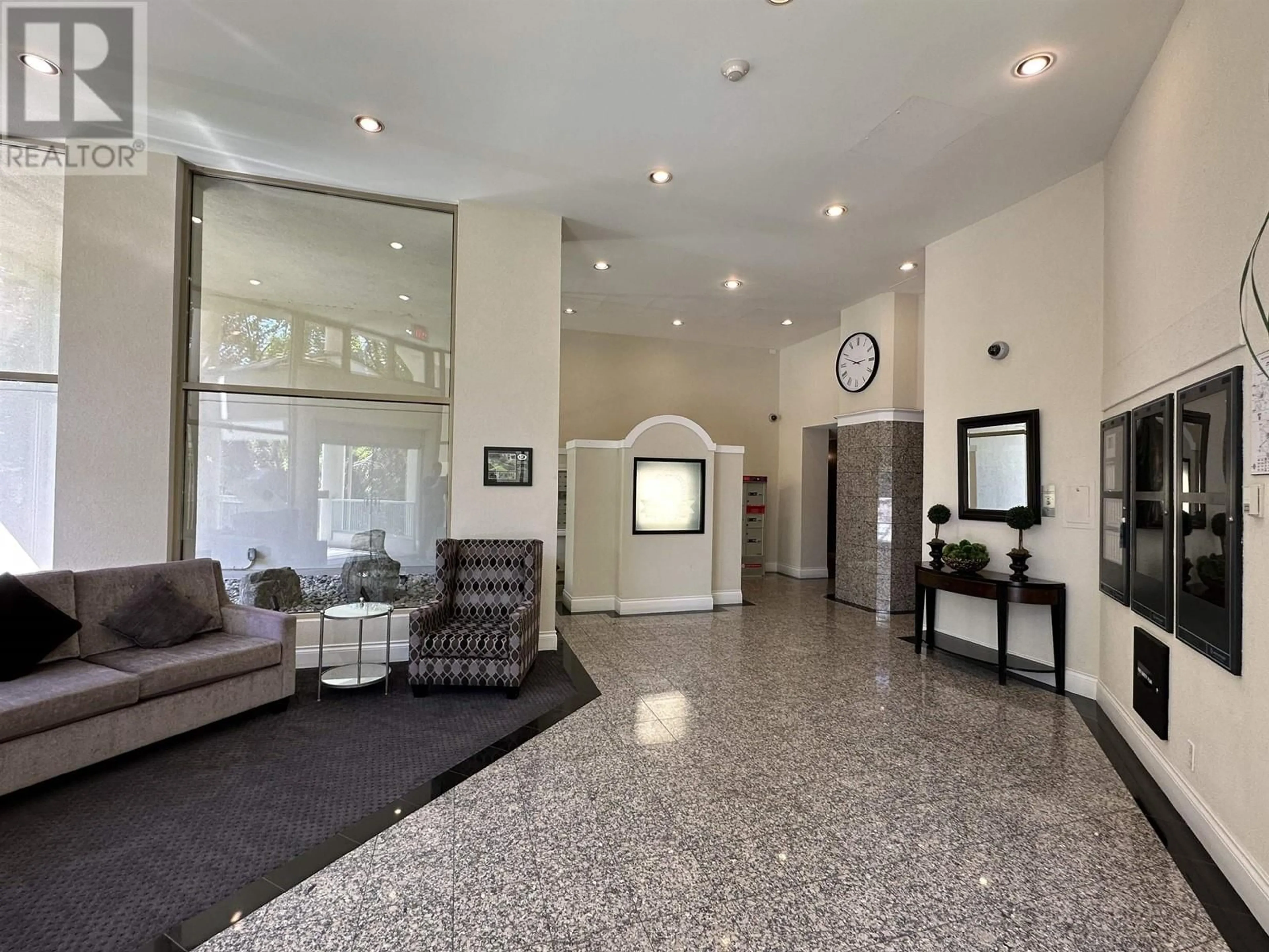 Lobby for 201 - 6188 PATTERSON AVENUE, Burnaby British Columbia V5H2N1