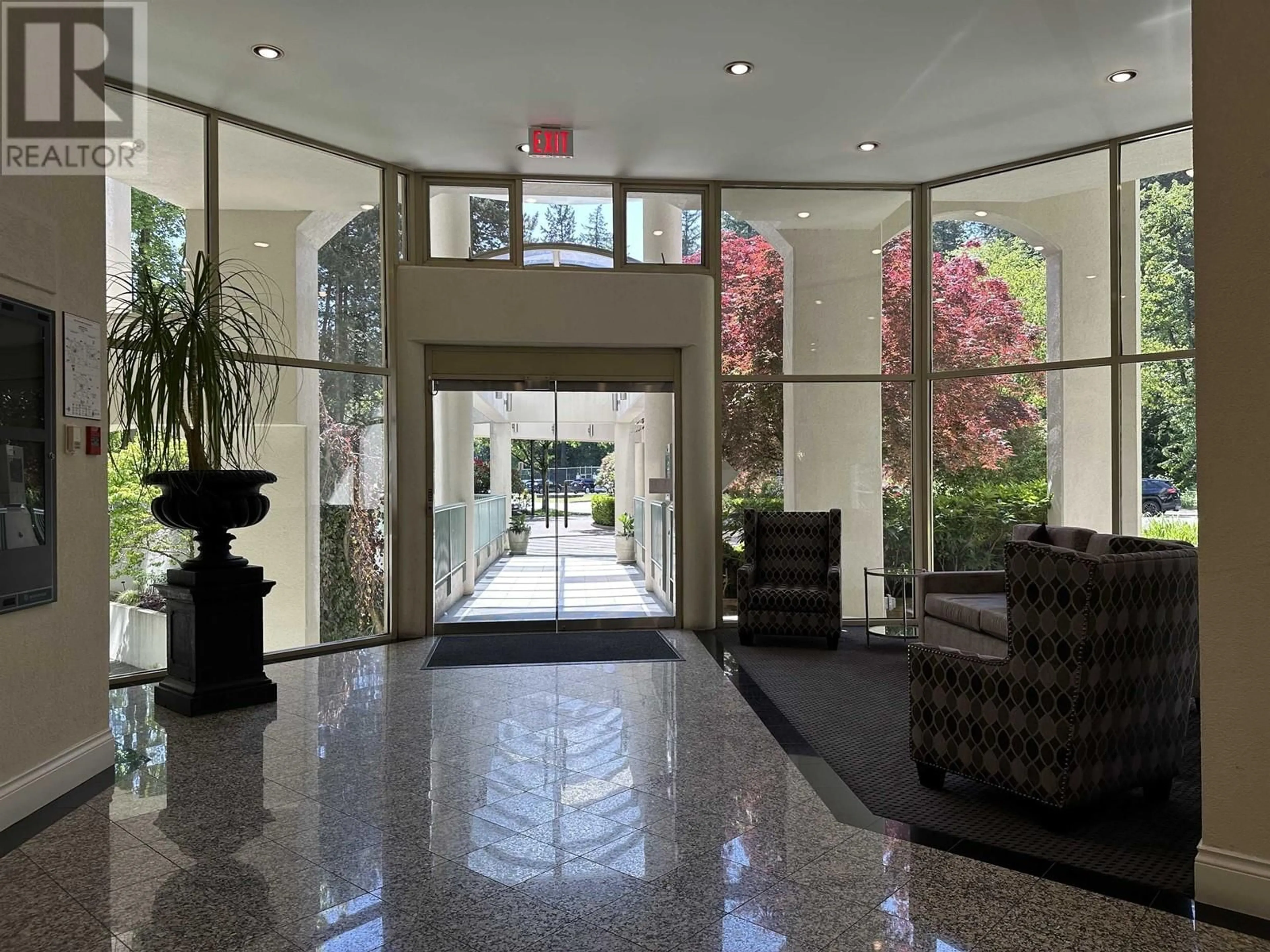 Lobby for 201 - 6188 PATTERSON AVENUE, Burnaby British Columbia V5H2N1