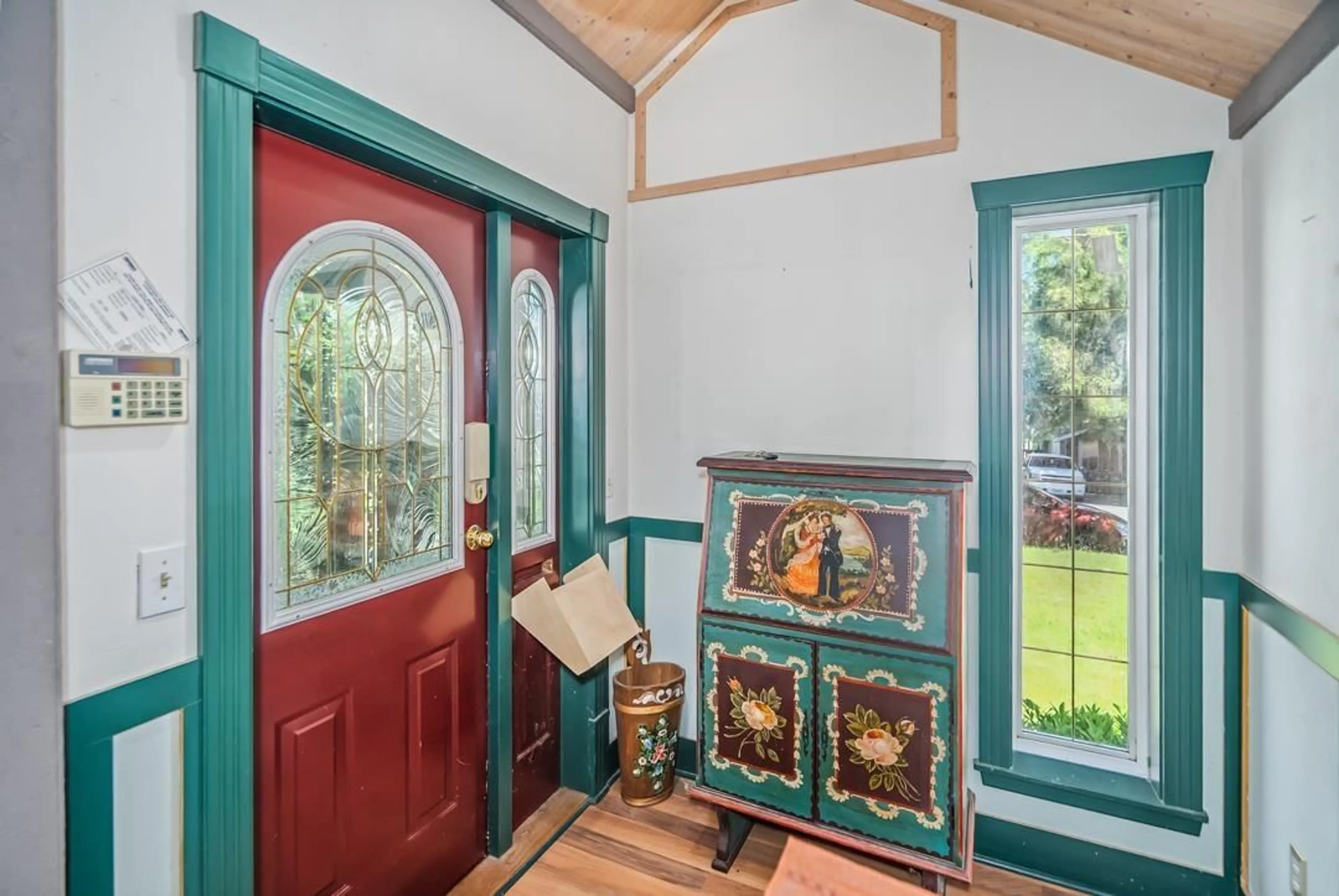 Indoor entryway for 11670 96A, Surrey British Columbia V3A2A1