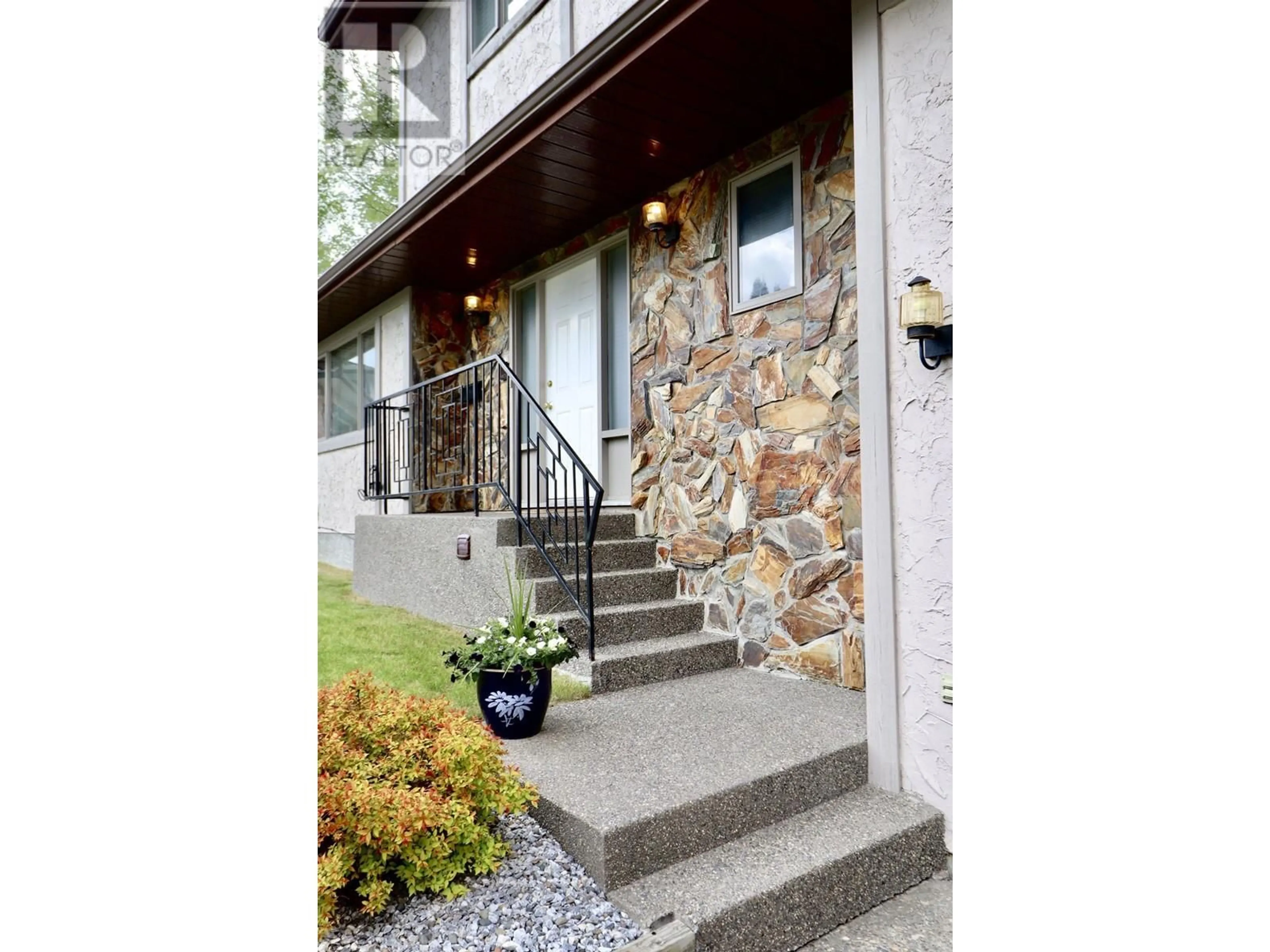 Indoor entryway for 8288 ST JOHN CRESCENT, Prince George British Columbia V2N4H8