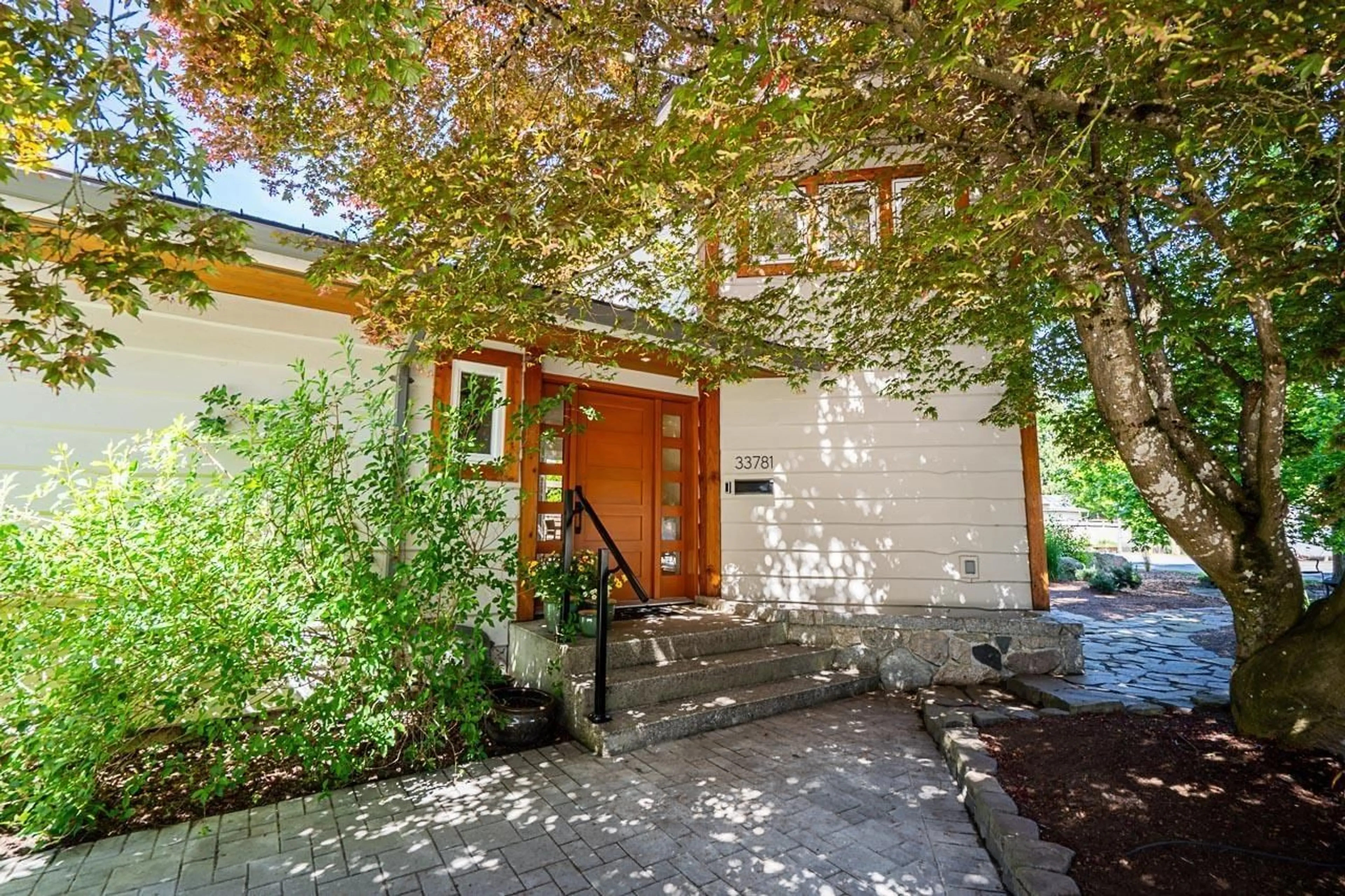 Indoor entryway for 33781 ROCKLAND, Abbotsford British Columbia V2S1T8
