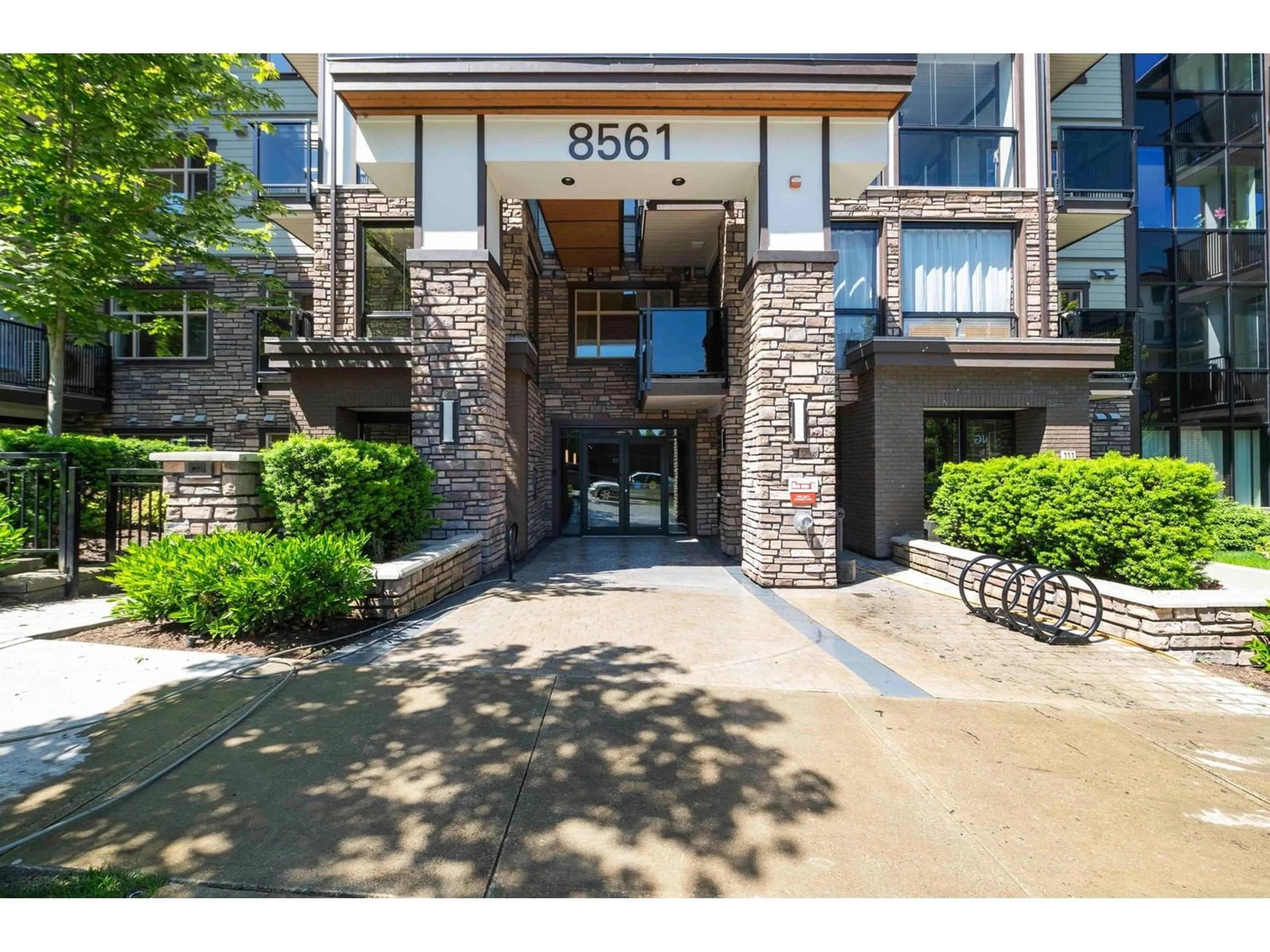Indoor foyer for 303 - 8561 203A, Langley British Columbia V4A9W8