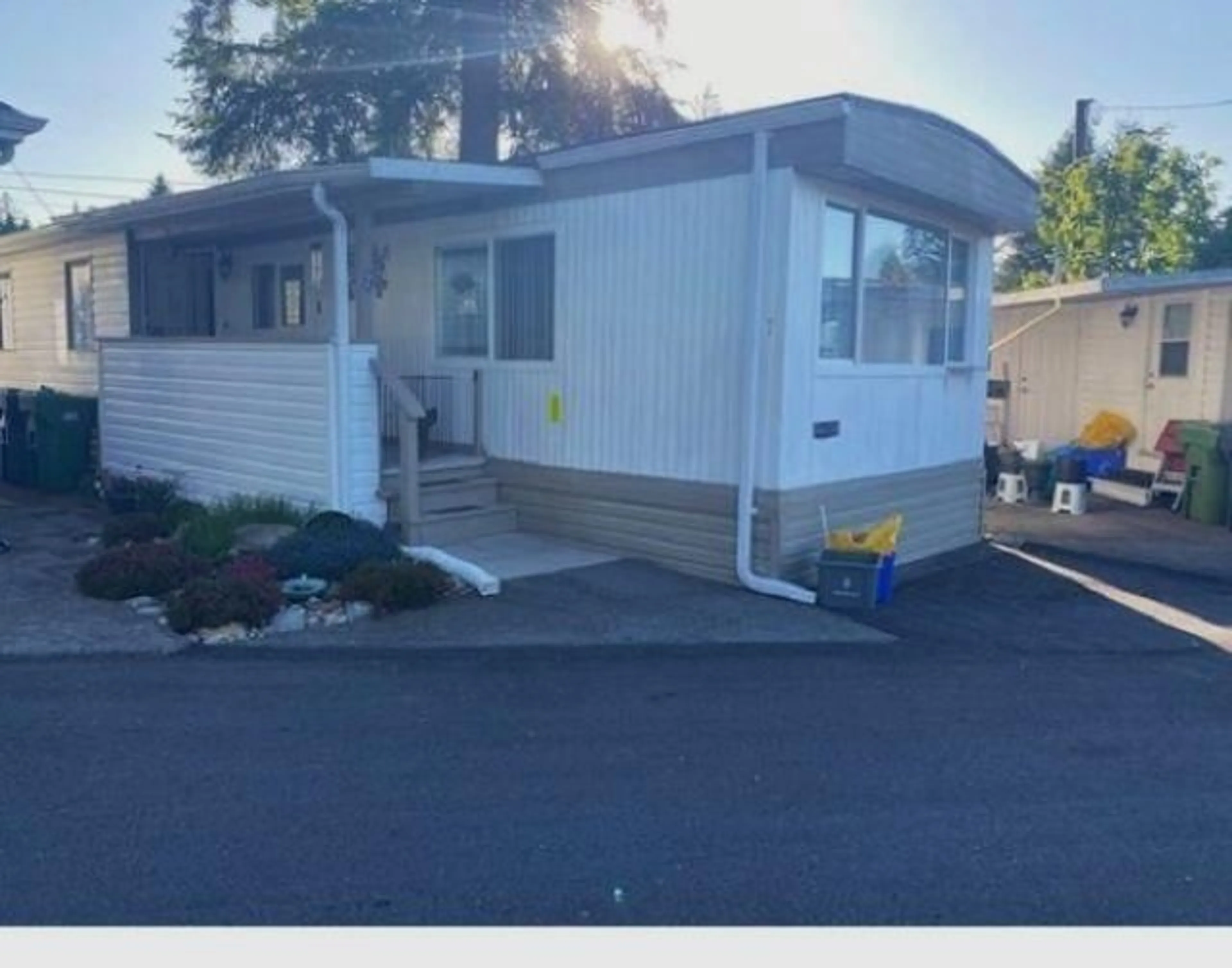 Home with vinyl exterior material, street for 7 - 24330 FRASER, Langley British Columbia V2Z1N2