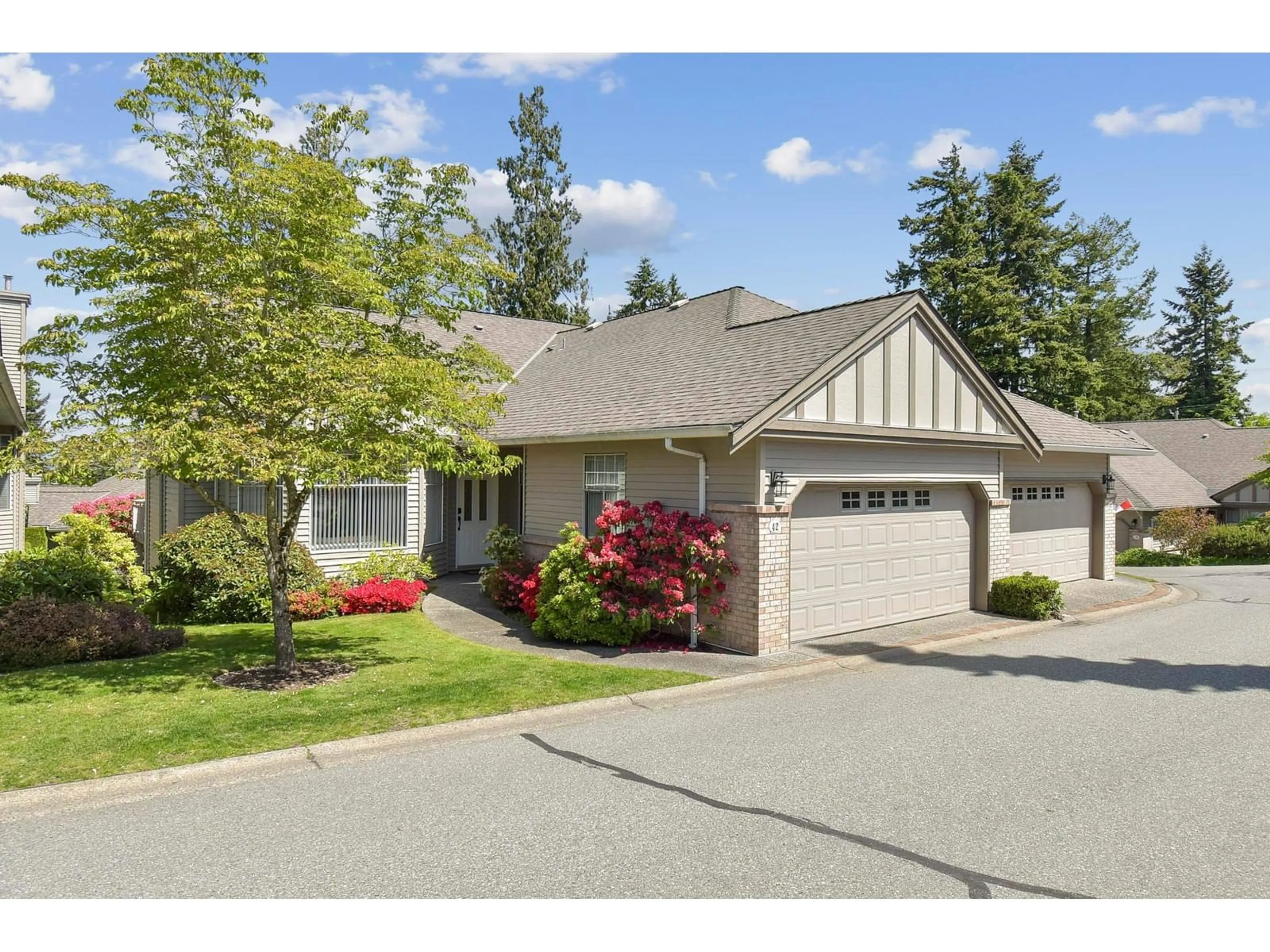 Home with vinyl exterior material, street for 42 - 2533 152, Surrey British Columbia V4P1N4