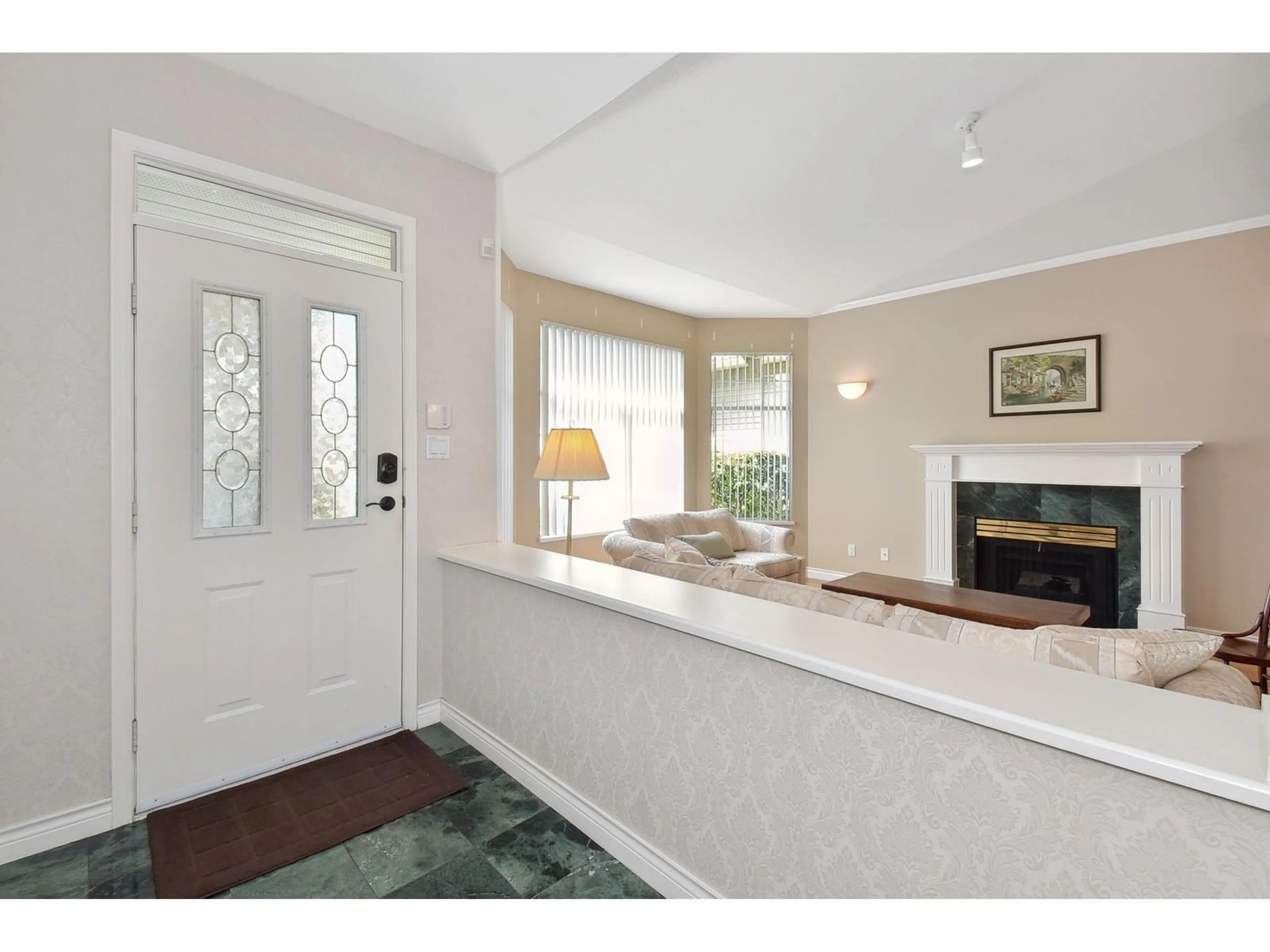 Indoor entryway for 42 - 2533 152, Surrey British Columbia V4P1N4