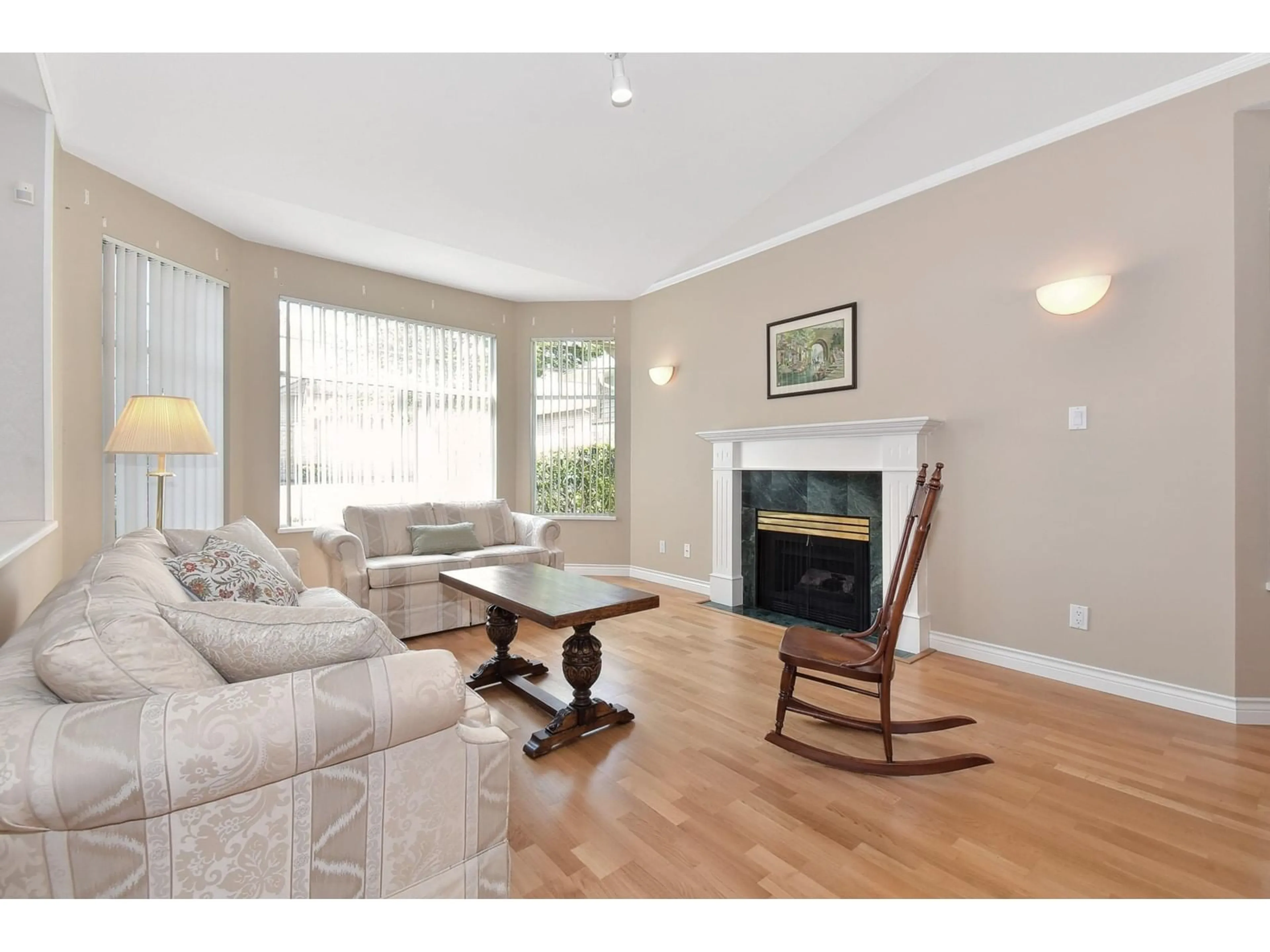Living room with furniture, wood/laminate floor for 42 - 2533 152, Surrey British Columbia V4P1N4