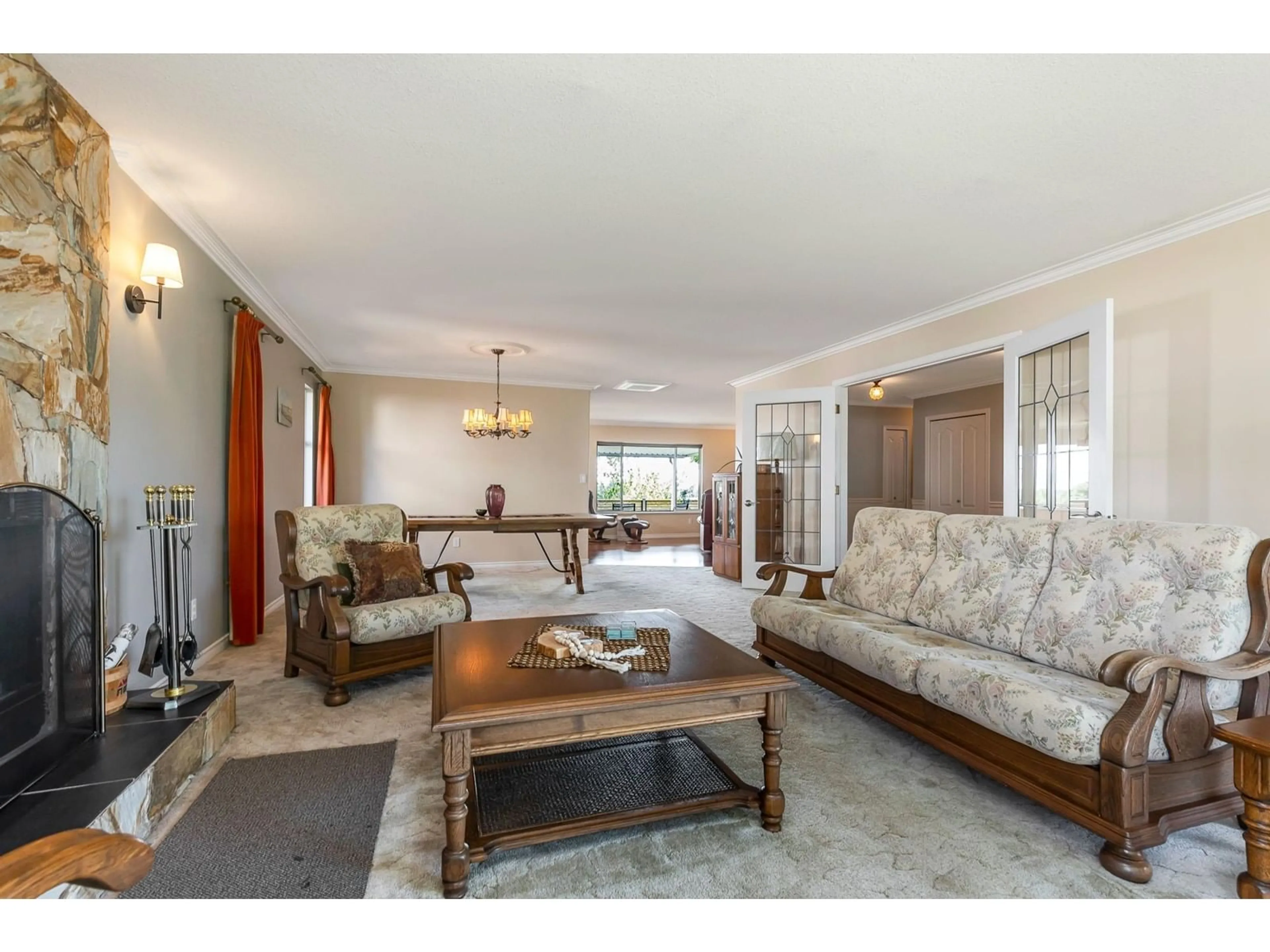 Living room with furniture, unknown for 31106 KINGFISHER, Abbotsford British Columbia V2T5K4