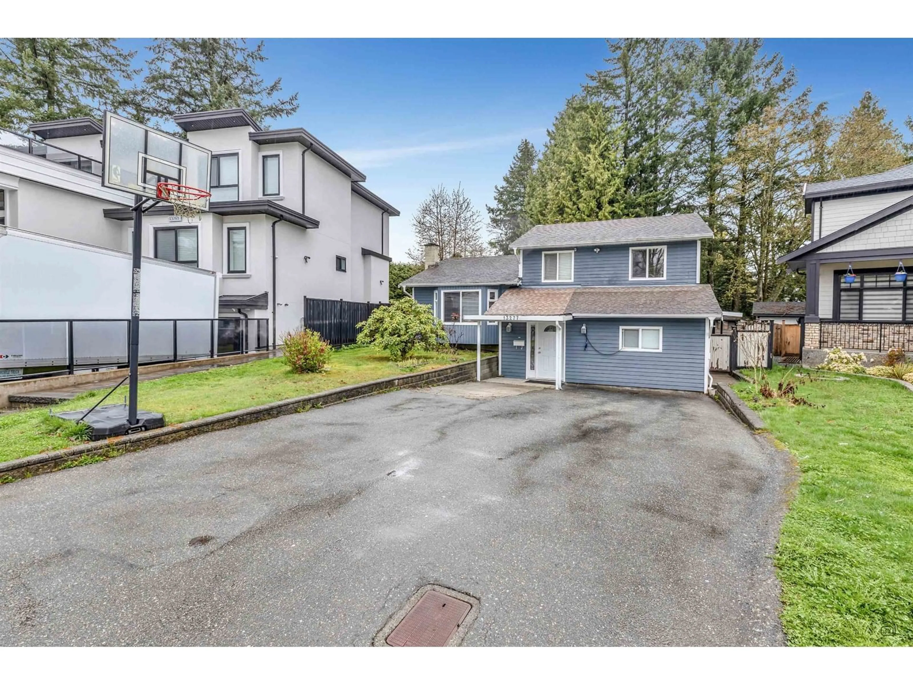 A pic from outside/outdoor area/front of a property/back of a property/a pic from drone, street for 13277 64A, Surrey British Columbia V3W7H9