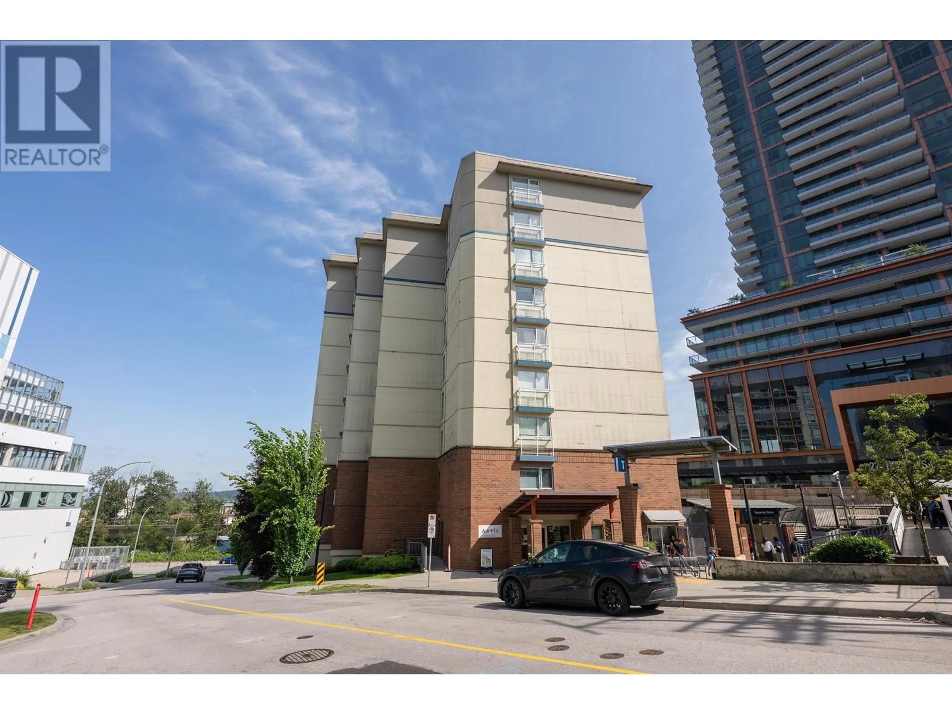 Indoor foyer for 904 - 200 KEARY STREET, New Westminster British Columbia V3L0A6