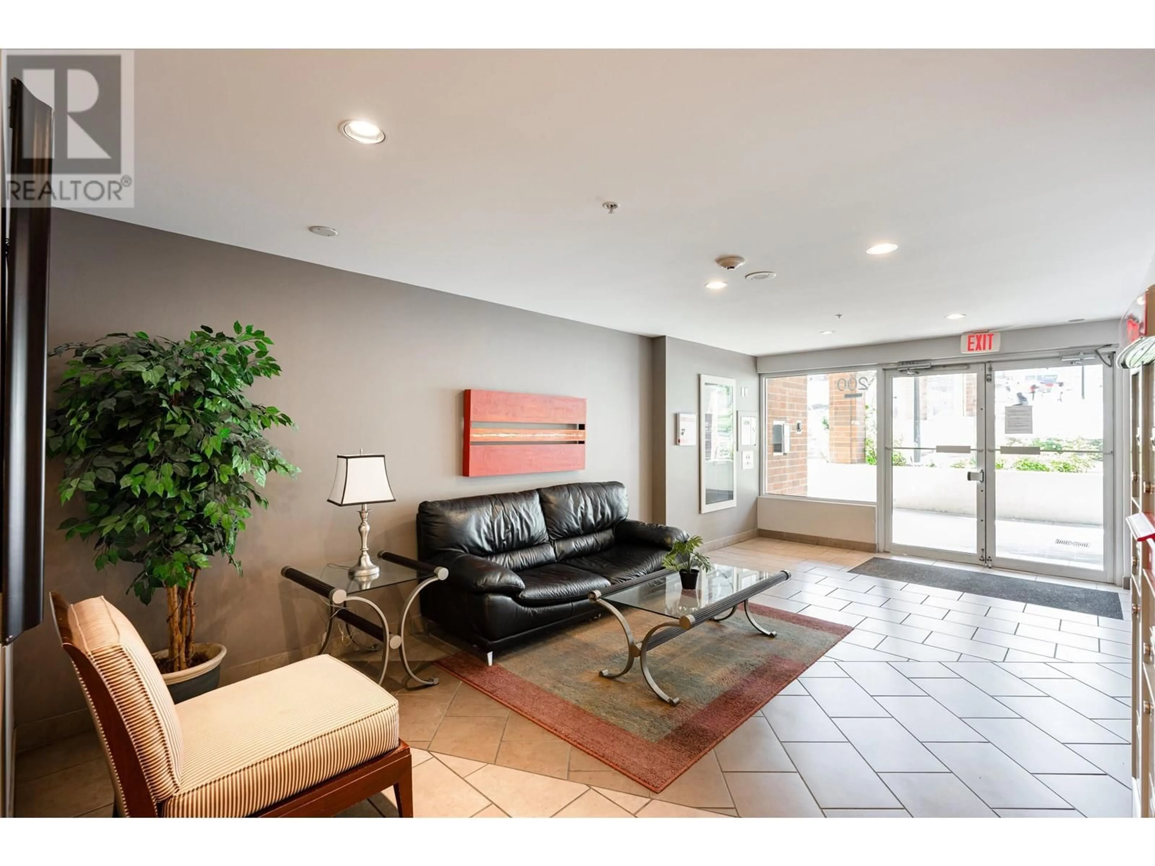 Indoor foyer for 904 - 200 KEARY STREET, New Westminster British Columbia V3L0A6