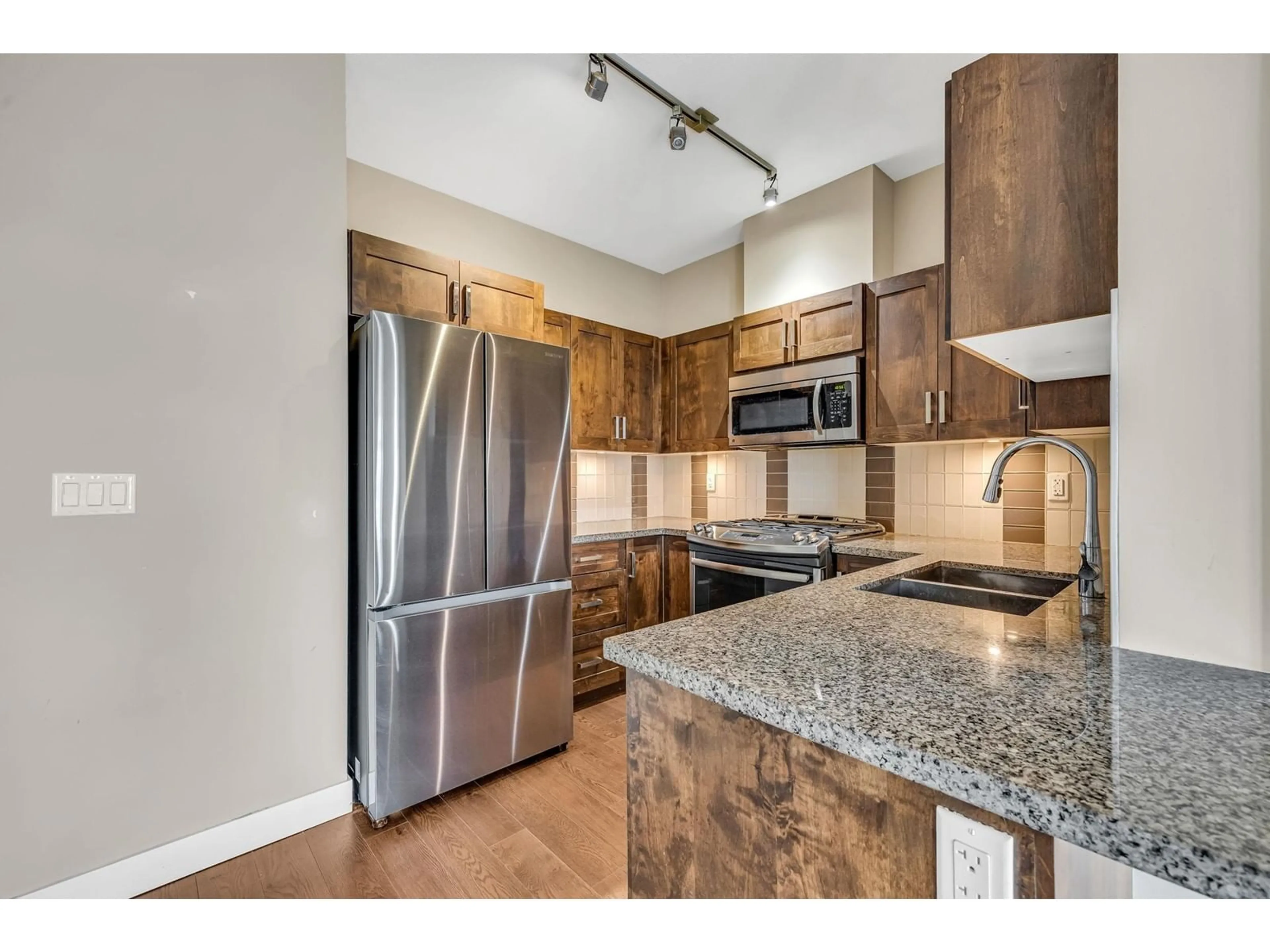 Open concept kitchen, unknown for 20078 FRASER, Langley British Columbia V3A0J2