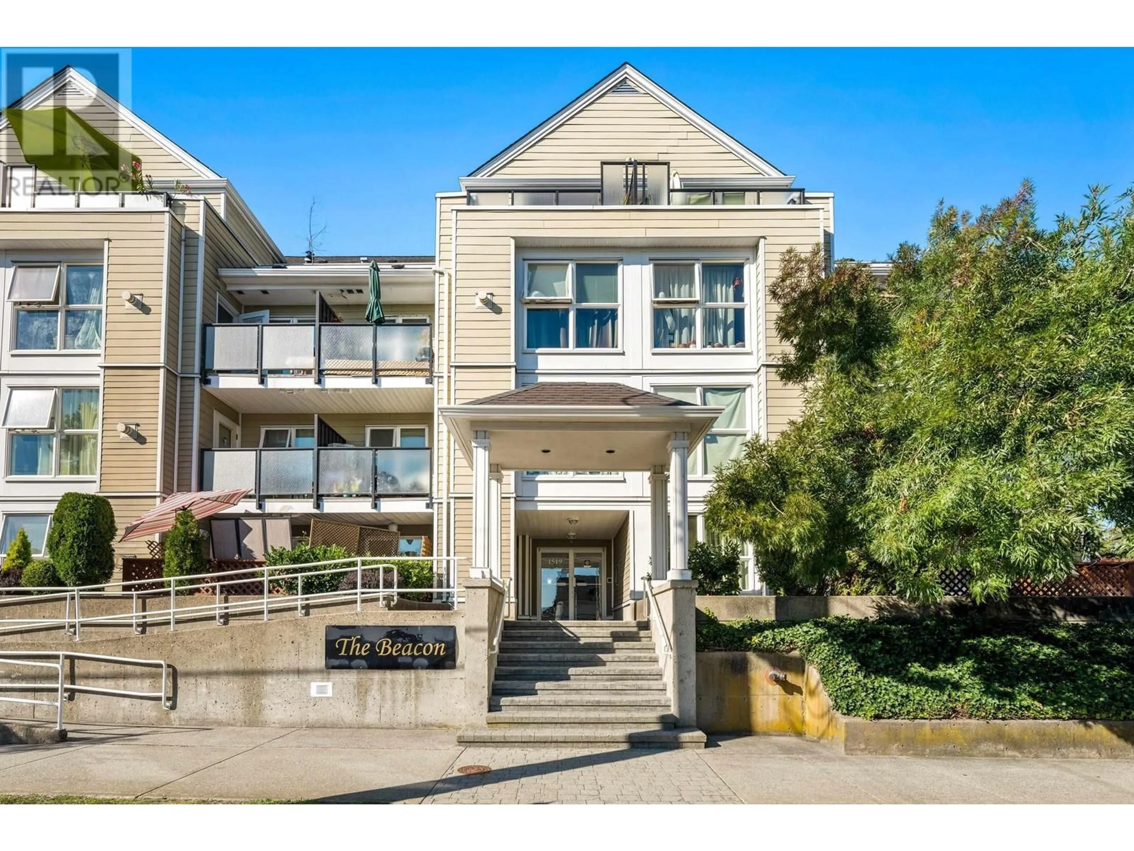 Indoor foyer for 305 - 1519 GRANT AVENUE, Port Coquitlam British Columbia V3B7S8
