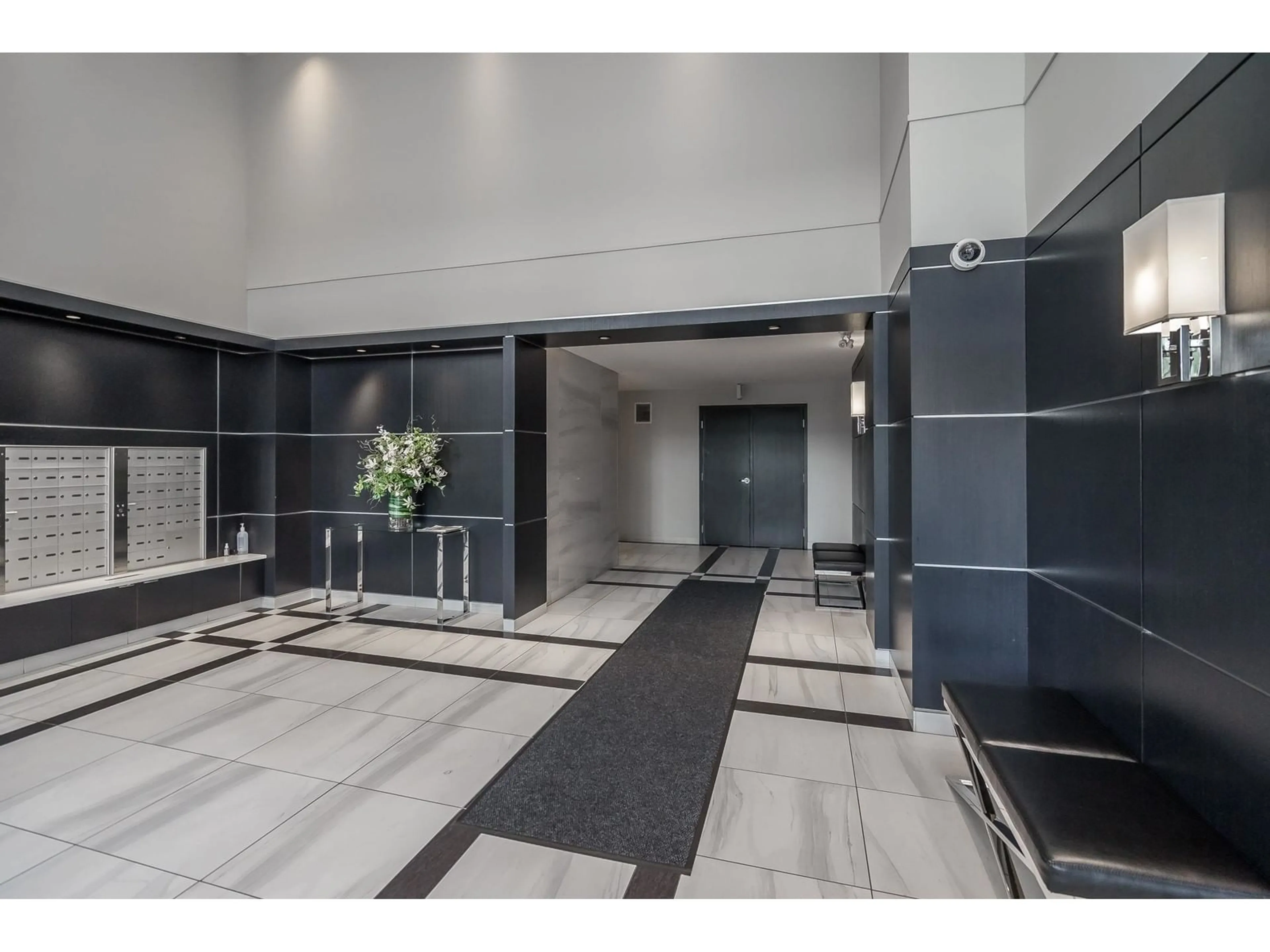 Indoor foyer for 208 - 1975 154, Surrey British Columbia V4A4S2