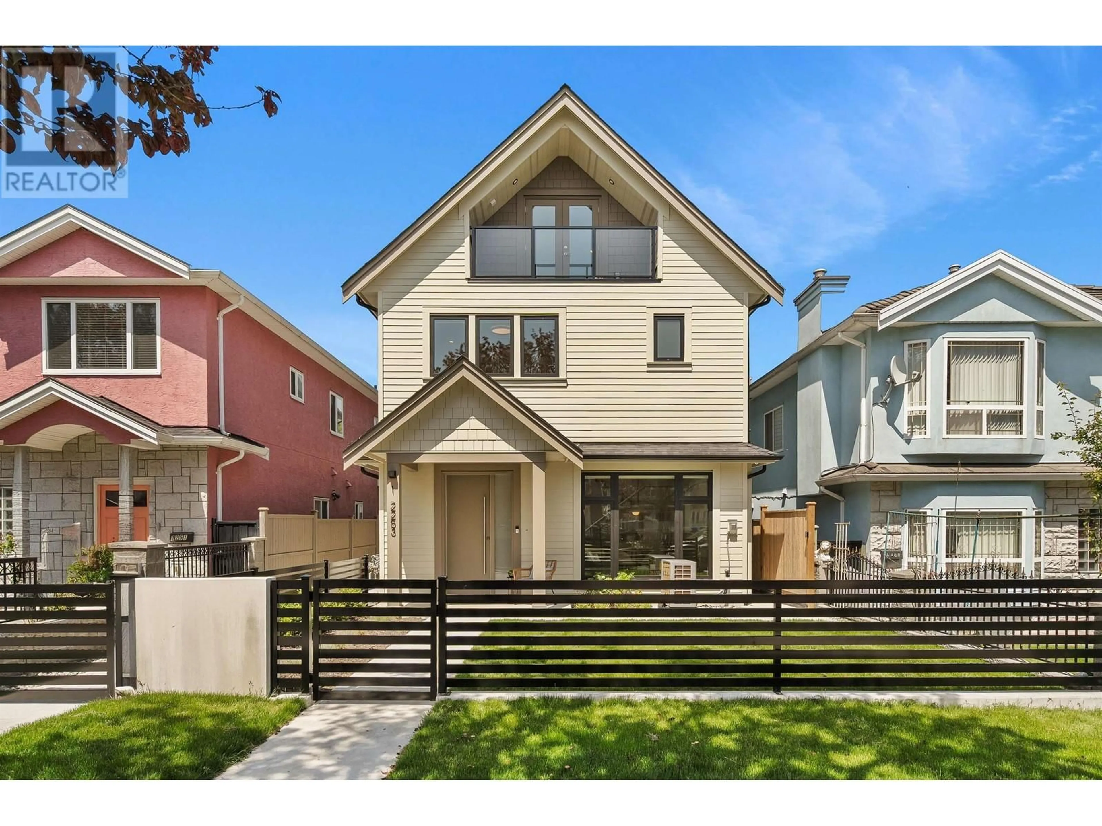 Home with vinyl exterior material, street for 1 - 2253 GRANT STREET, Vancouver British Columbia V5L2Z6