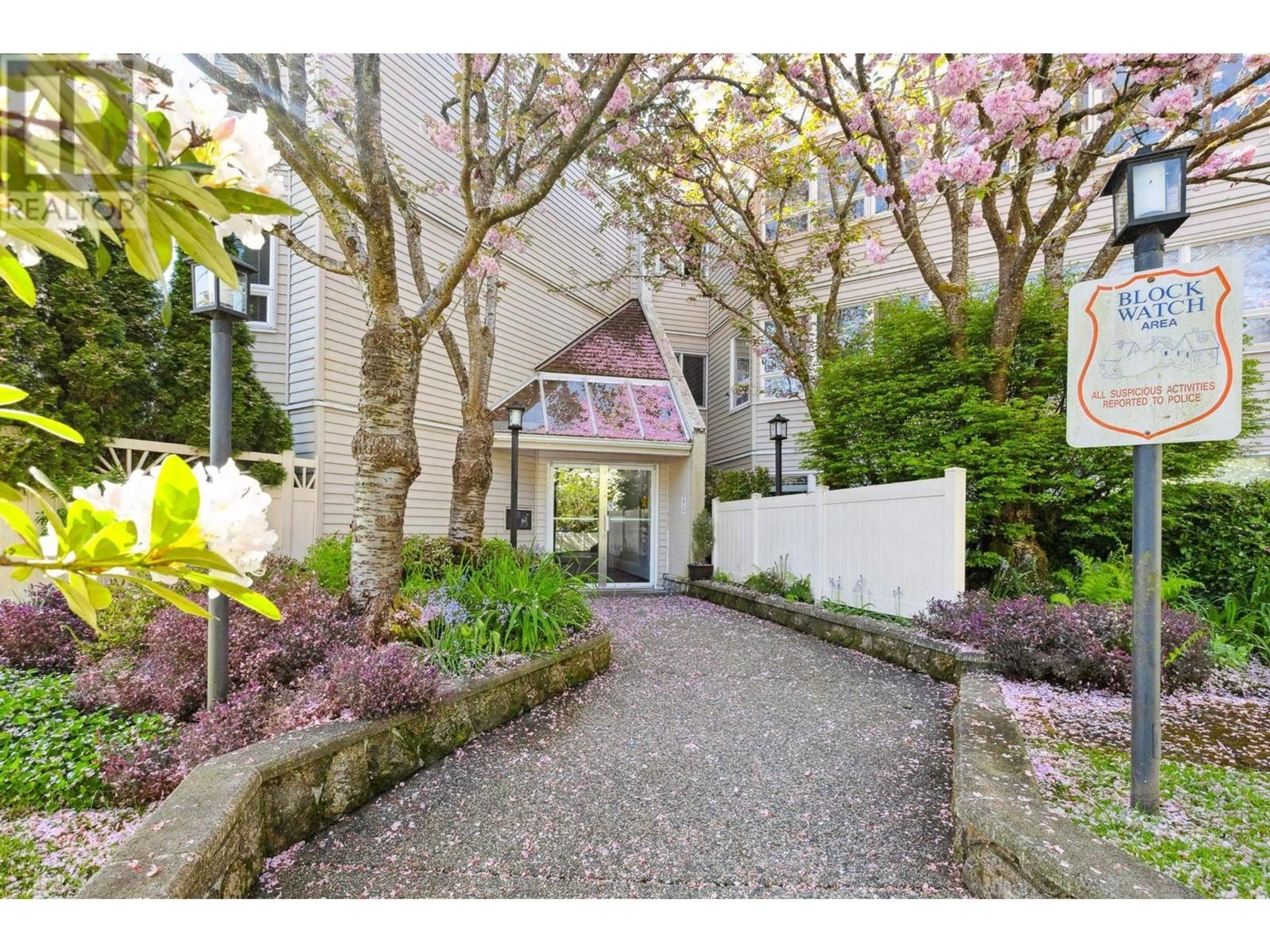Indoor foyer for 204 - 1155 ROSS ROAD, North Vancouver British Columbia V7K1C6