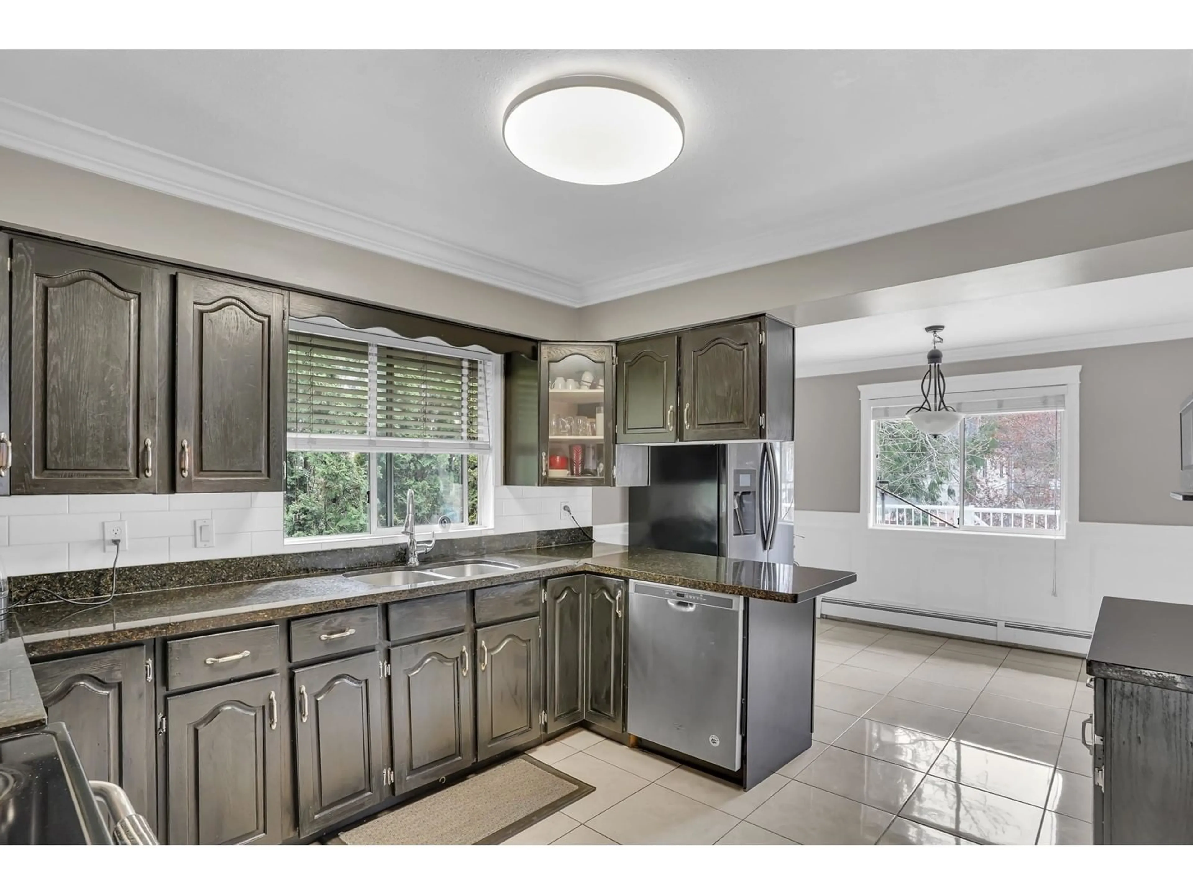 Open concept kitchen, ceramic/tile floor for 7015 142, Surrey British Columbia V3W5N4