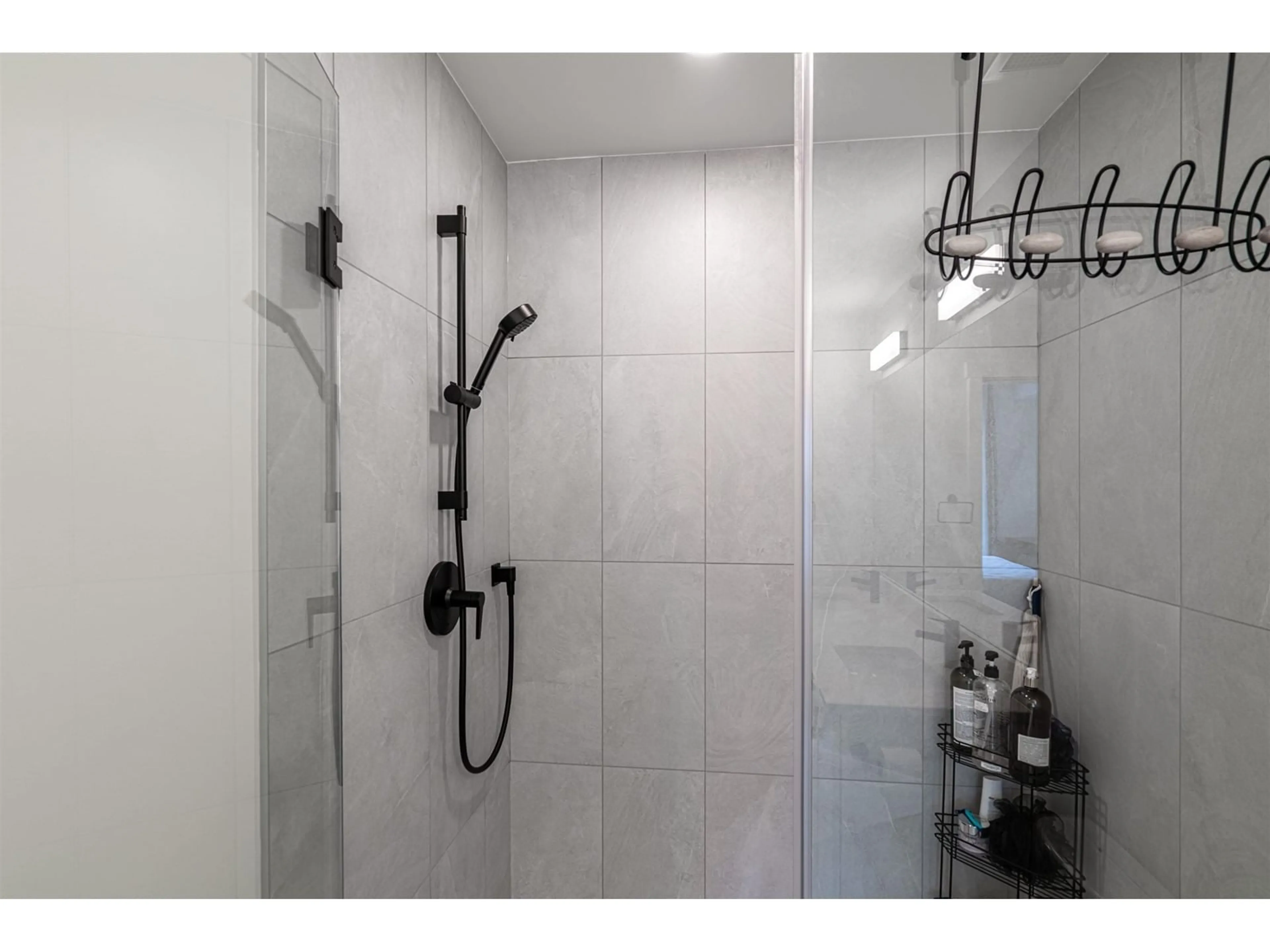 Standard bathroom, ceramic/tile floor for 211 - 7506 199A, Langley British Columbia V2Y3K9
