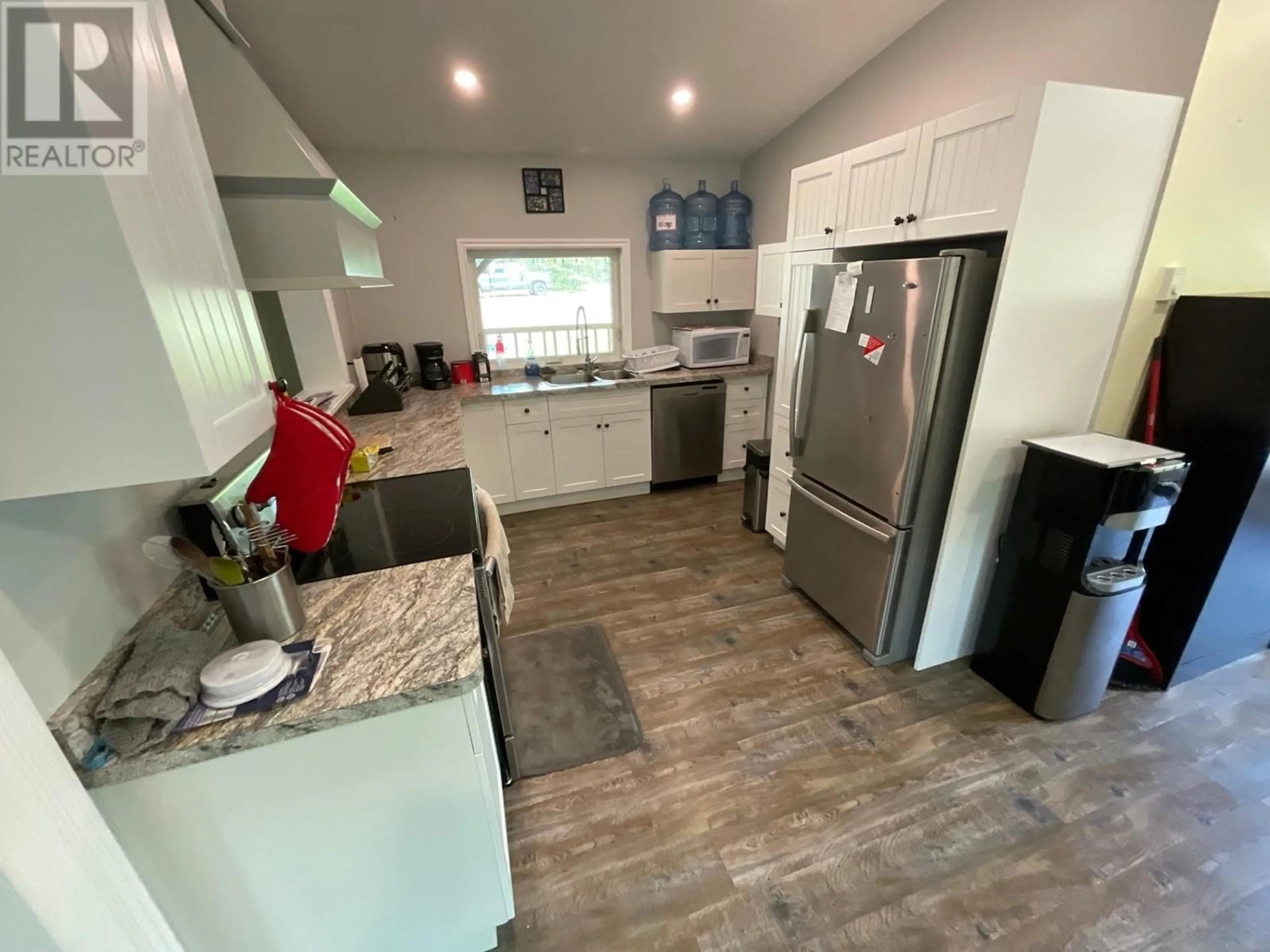 Open concept kitchen, ceramic/tile floor for 4081 OLD ALASKA HIGHWAY, Taylor British Columbia V0C2K0