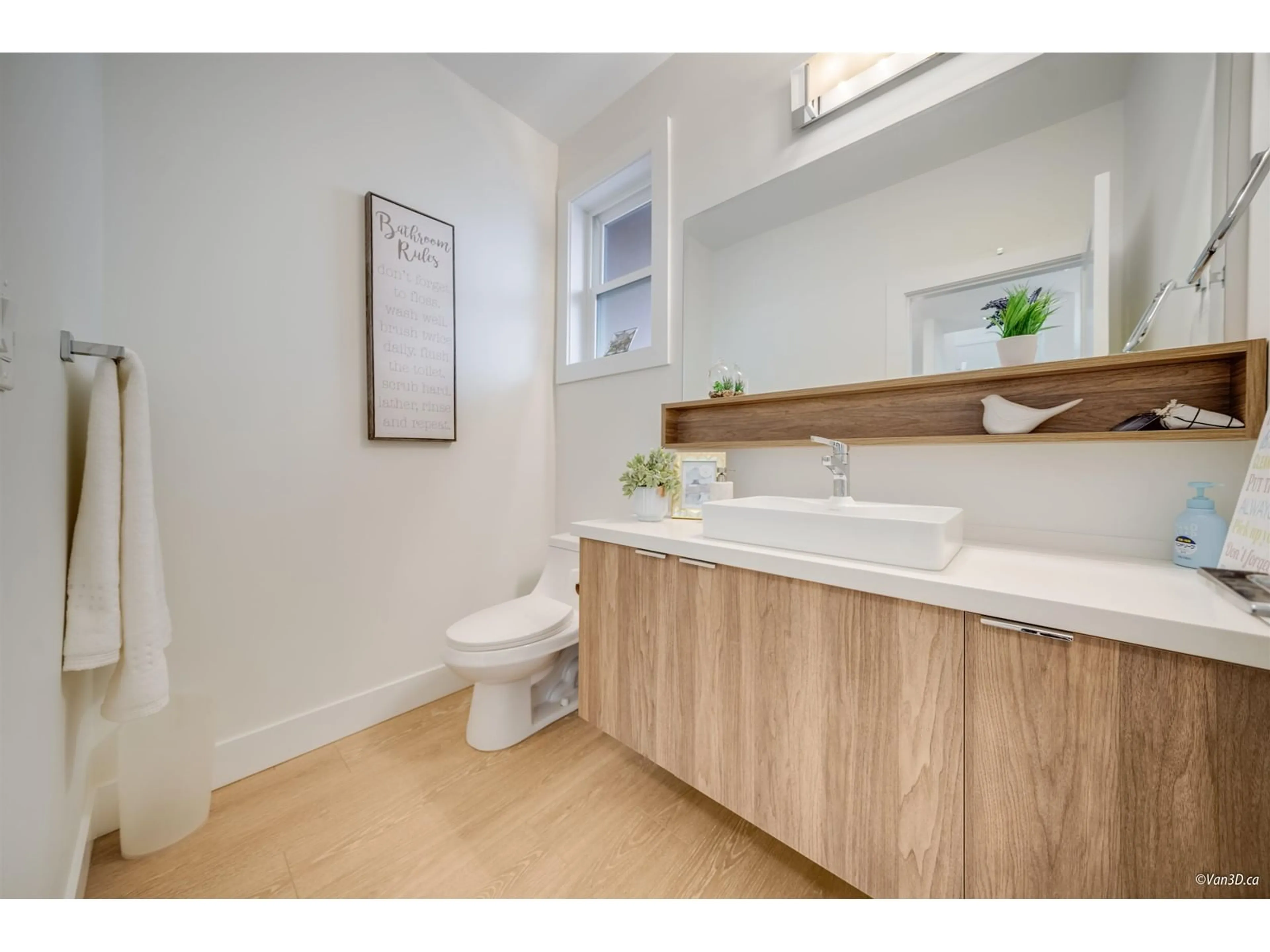 Standard bathroom, unknown for 53 - 1670 160, Surrey British Columbia V4A0C6