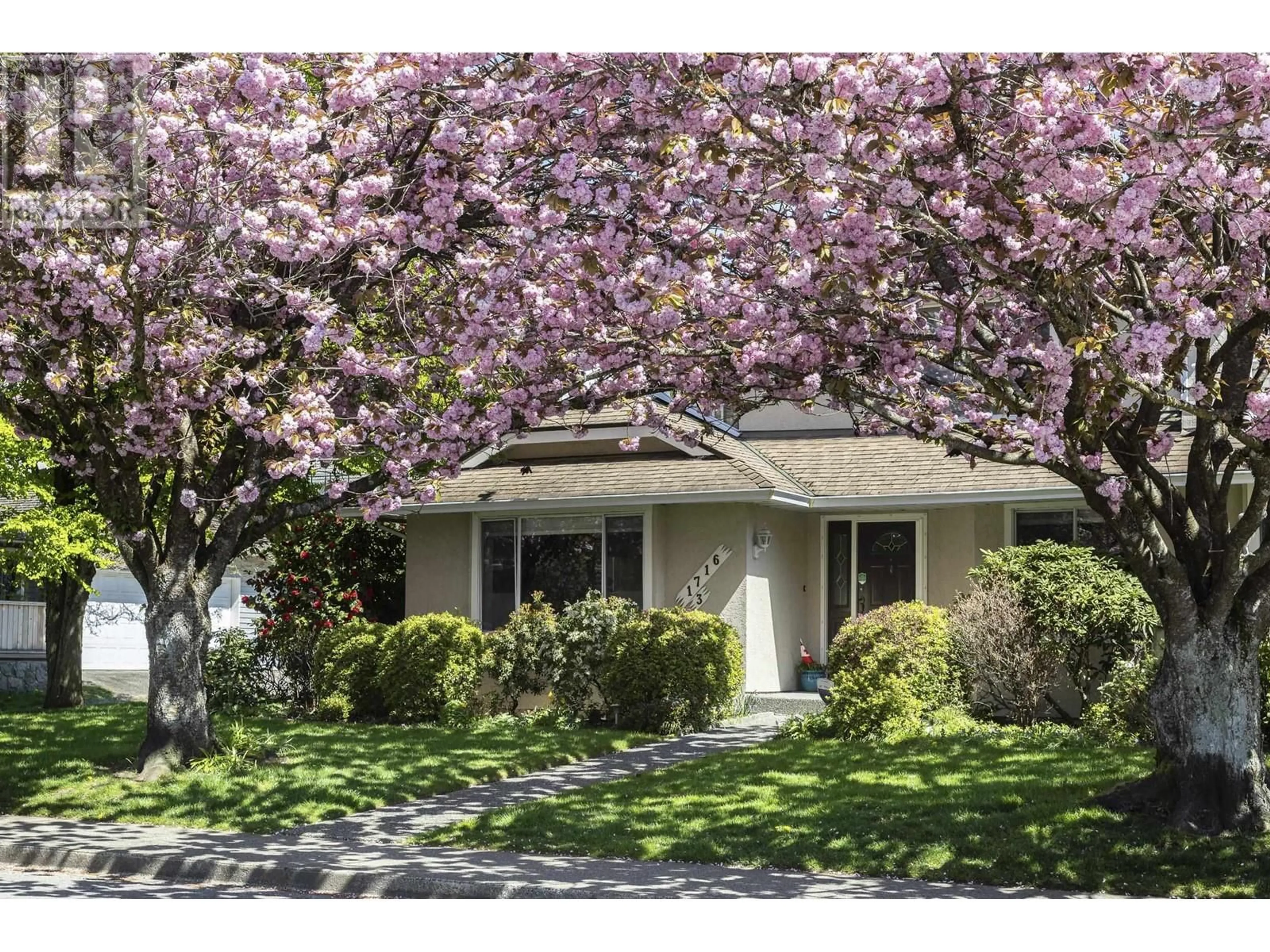 Home with vinyl exterior material, street for 3 - 1716 MAHON AVENUE, North Vancouver British Columbia V7M2T1