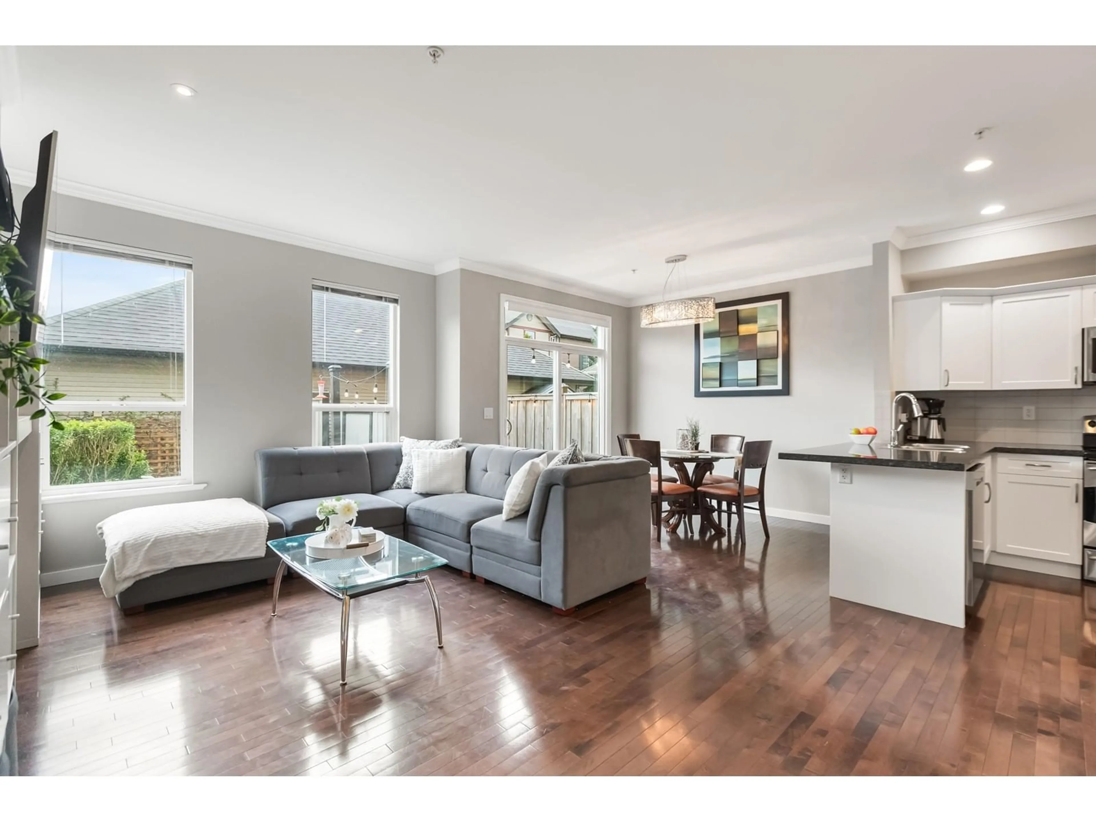 Living room with furniture, wood/laminate floor for 4 - 20822 70, Langley British Columbia V2Y0G1