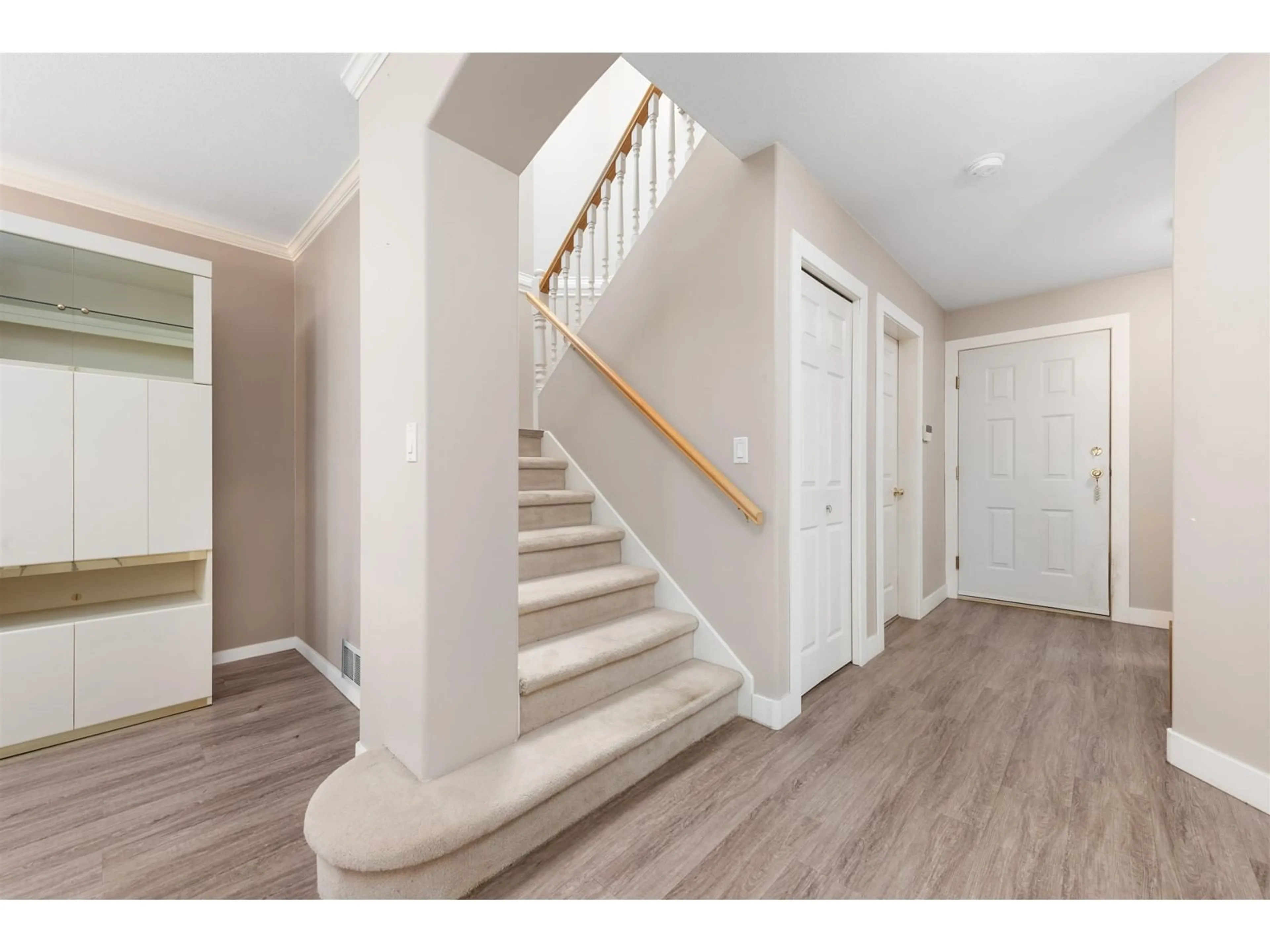 Indoor entryway for 8 - 12038 62, Surrey British Columbia V3X3L2