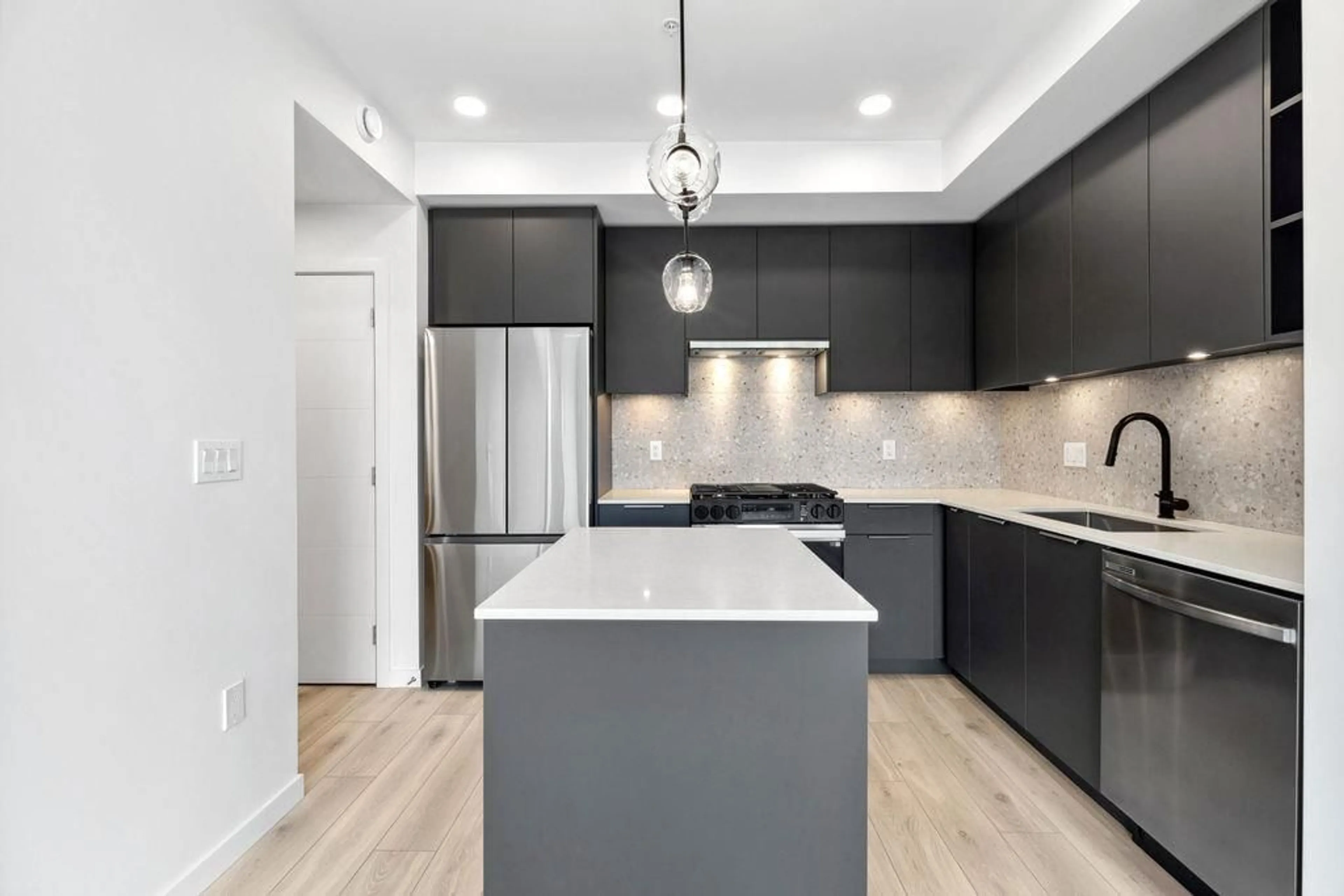 Contemporary kitchen, unknown for 514 - 7936 206, Langley British Columbia V2Y3X8