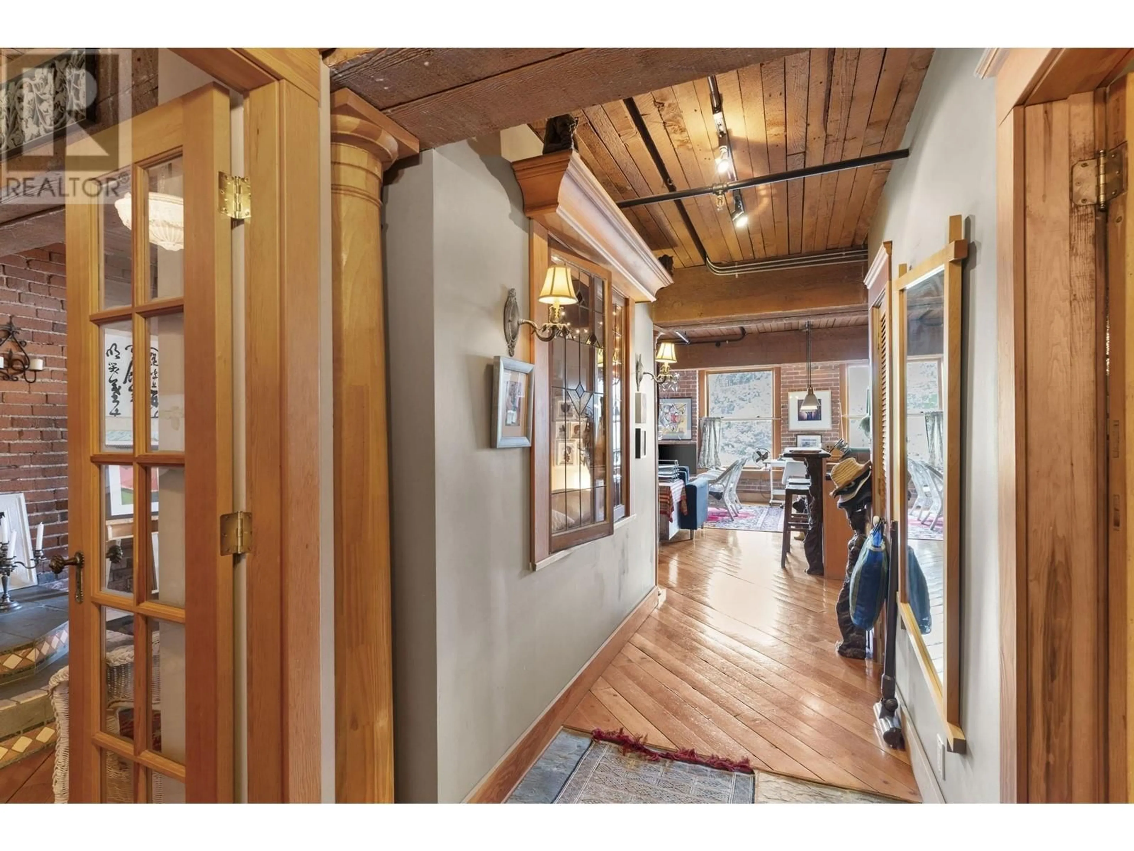 Indoor foyer for 301 - 41 ALEXANDER STREET, Vancouver British Columbia V6A1B2