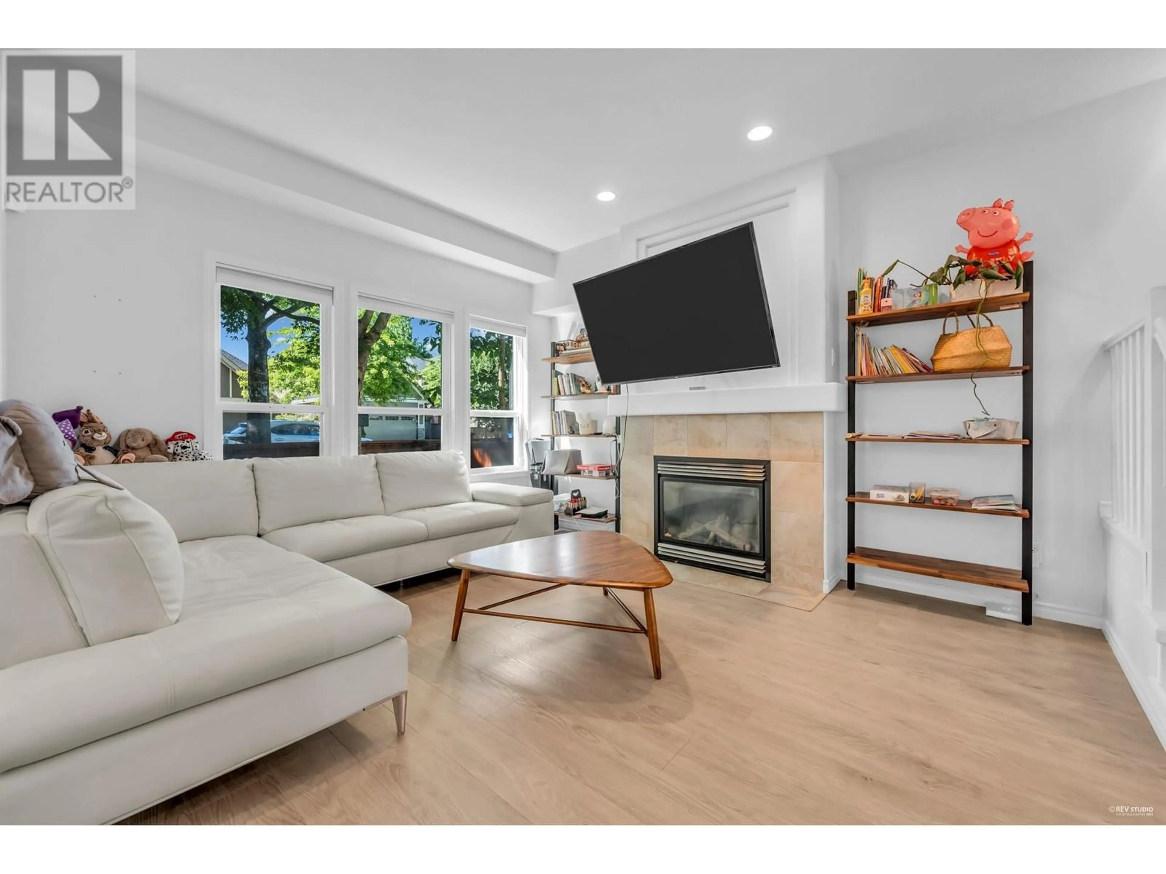 Living room with furniture, unknown for 16 - 6777 LIVINGSTONE PLACE, Richmond British Columbia V7C5V8