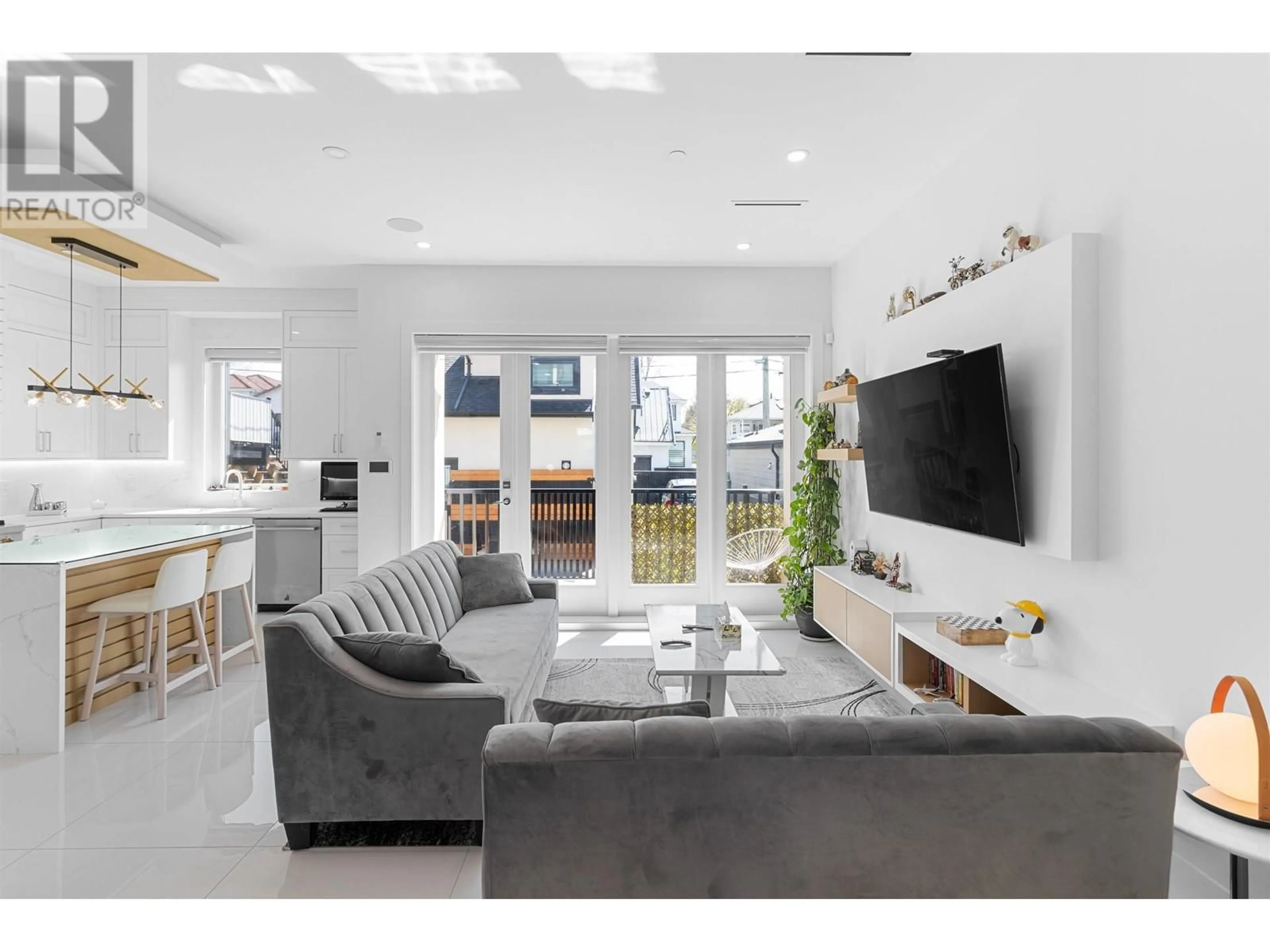 Living room with furniture, unknown for 886 38TH AVENUE, Vancouver British Columbia V5W1J3