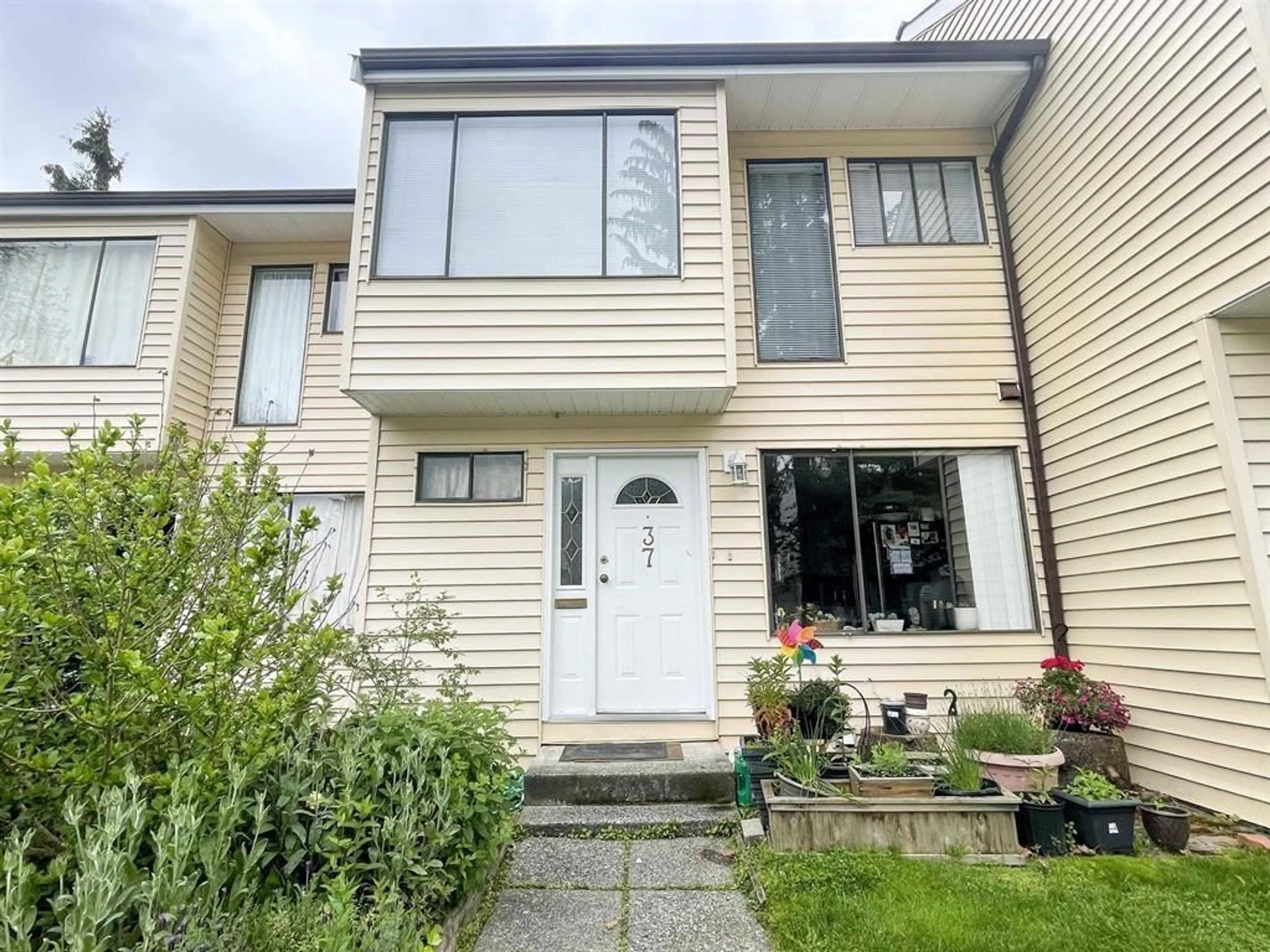 Home with vinyl exterior material, street for 37 - 9348 128, Surrey British Columbia V3V6A4
