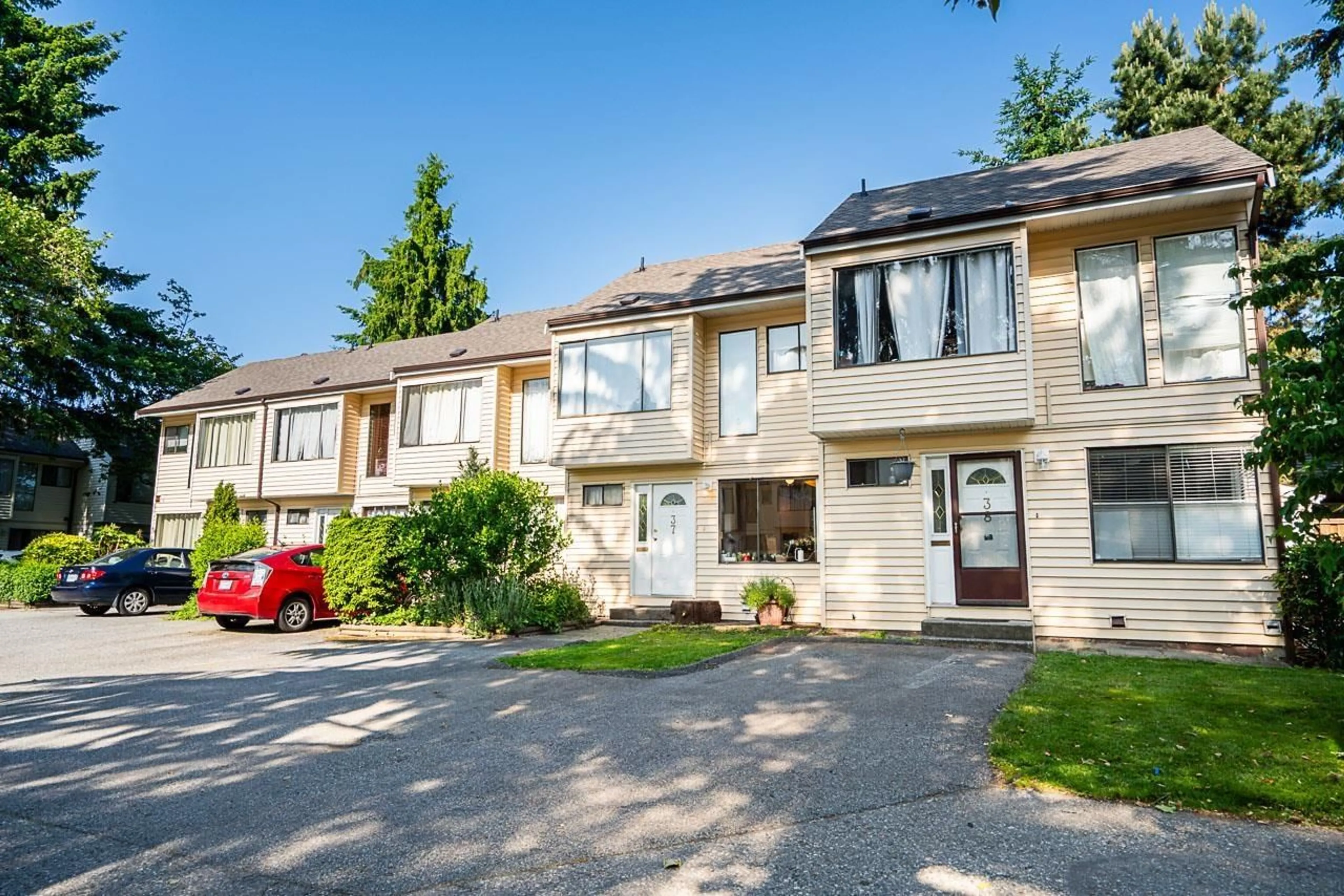 Home with vinyl exterior material, street for 37 - 9348 128, Surrey British Columbia V3V6A4